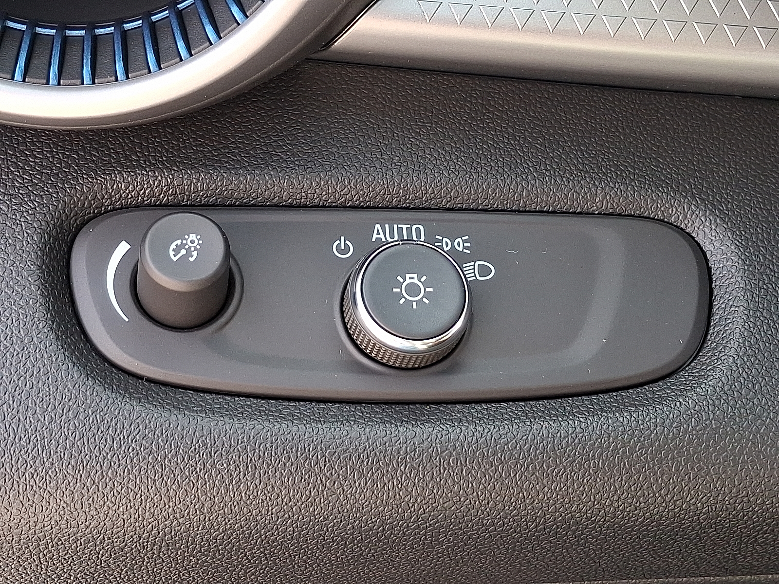 2026 Chevrolet Trax FWD LS - Marina Blue Metallic - GKN exterior view 16