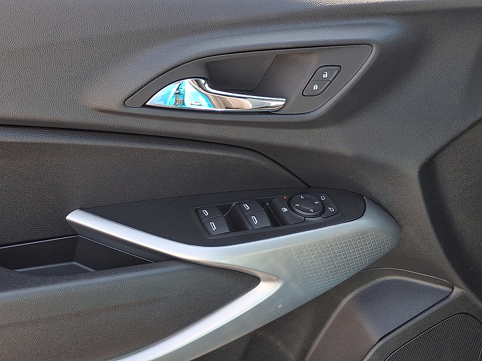 2026 Chevrolet Trax FWD LS - Marina Blue Metallic - GKN exterior view 10