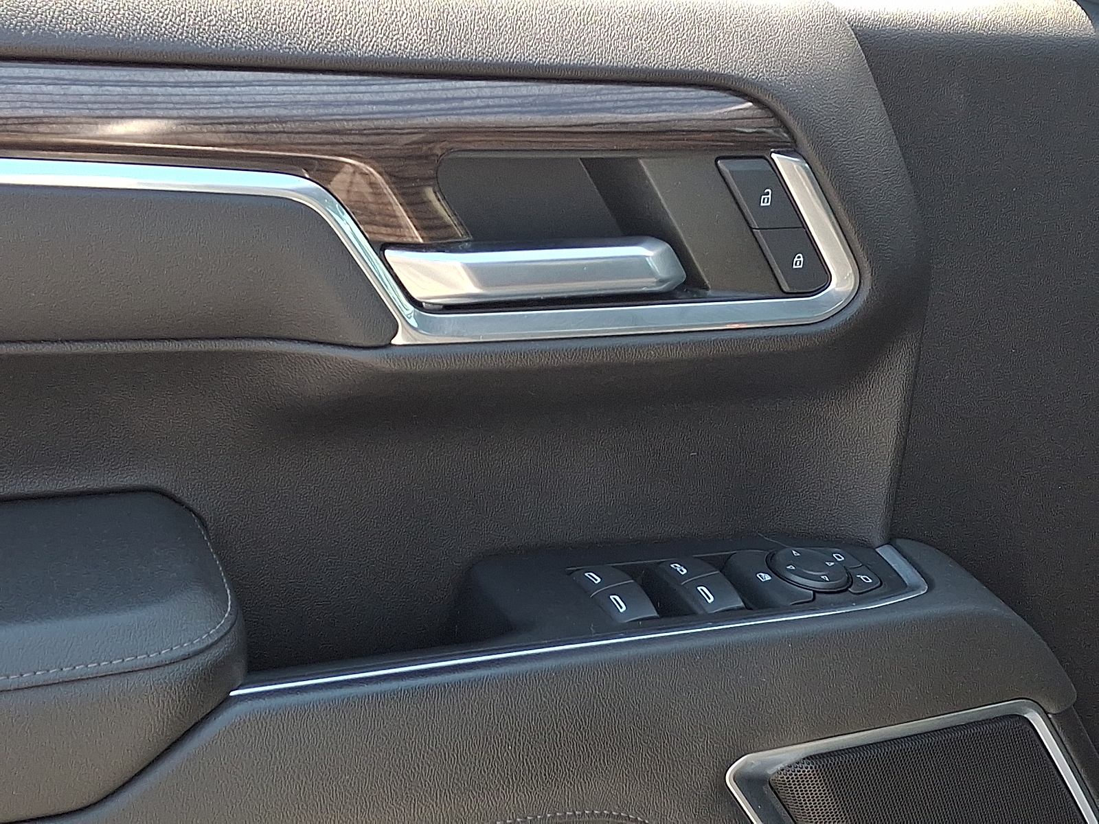 2022 Chevrolet Silverado 1500 4WD Crew Cab Short Bed LT with 2FL - Silver Ice Metallic - GAN exterior view 15