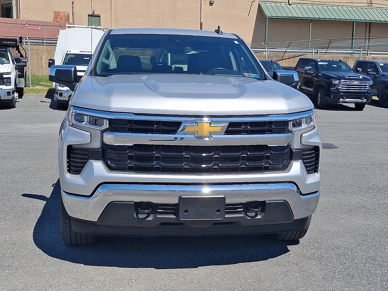 2022 Chevrolet Silverado 1500 4WD Crew Cab Short Bed LT with 2FL - Silver Ice Metallic - GAN exterior view 5