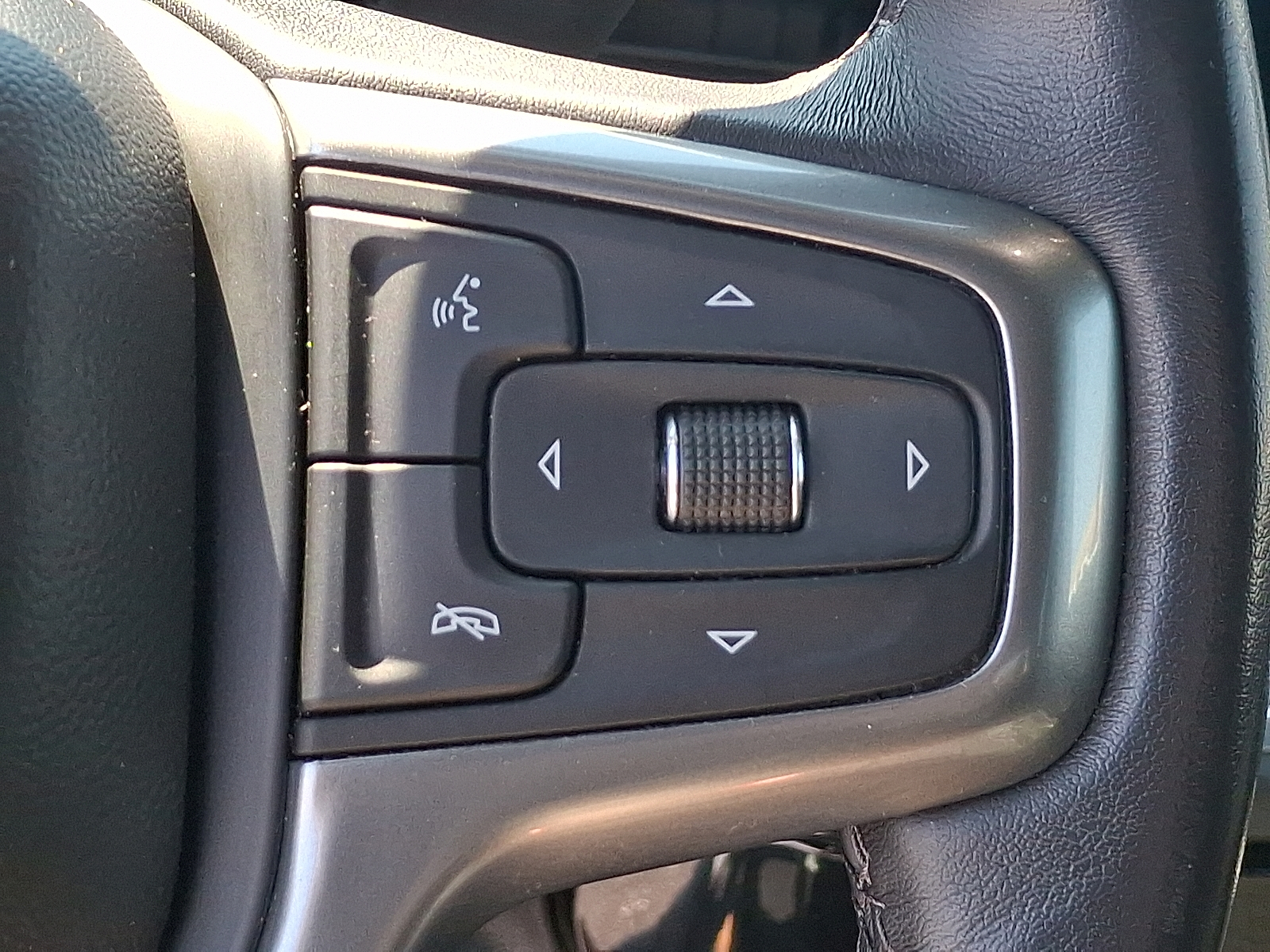 2022 Chevrolet Silverado 1500 4WD Crew Cab Short Bed LT with 2FL - Silver Ice Metallic - GAN exterior view 19