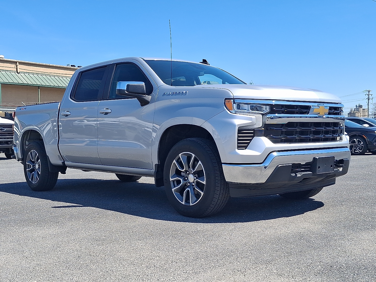 2022 Chevrolet Silverado 1500 4WD Crew Cab Short Bed LT with 2FL - Silver Ice Metallic - GAN exterior view 6