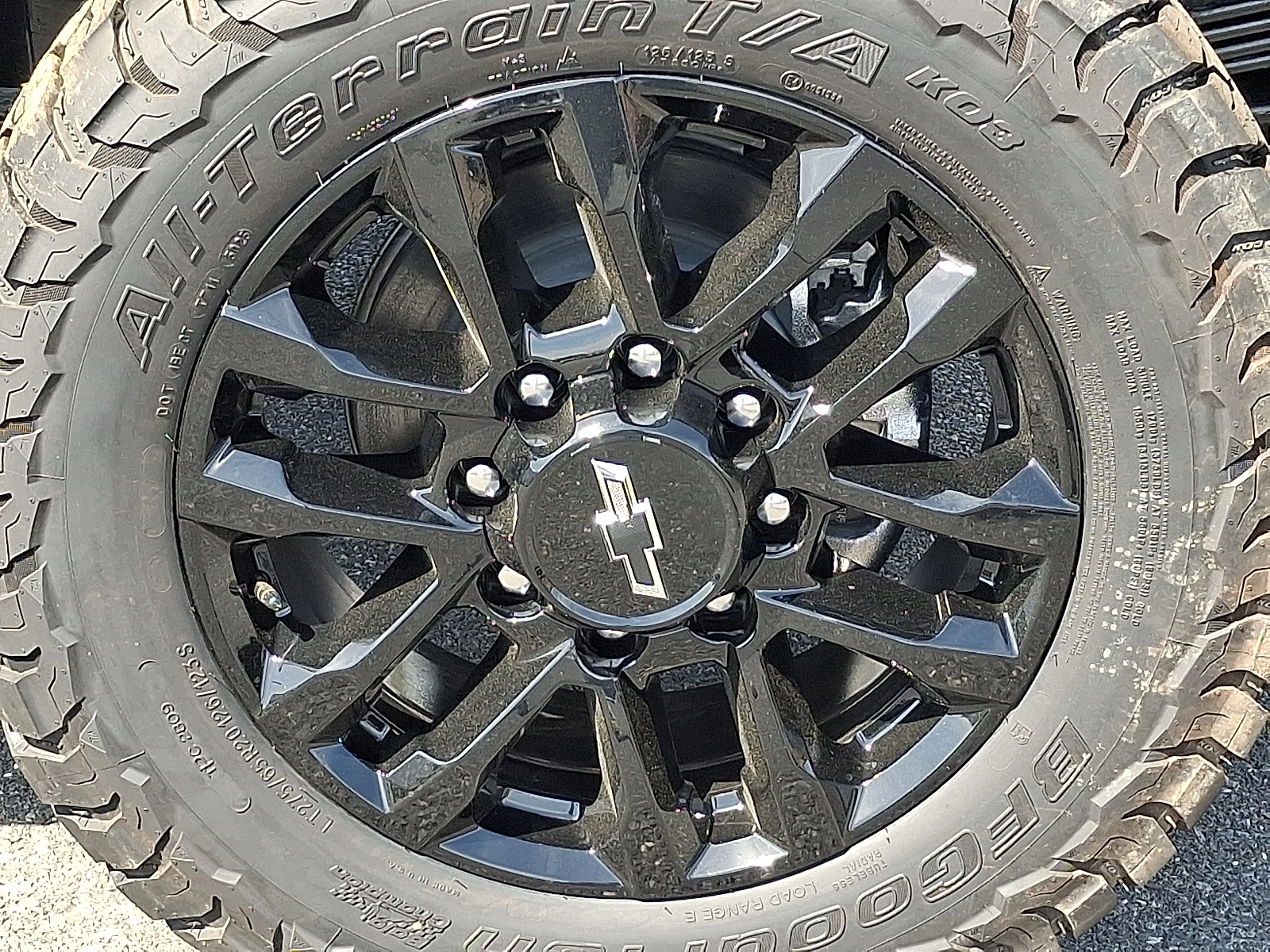 2026 Chevrolet Silverado 2500HD Crew Cab, Standard Bed, LT, 4WD - Sterling Gray Metallic - GXD exterior view 8