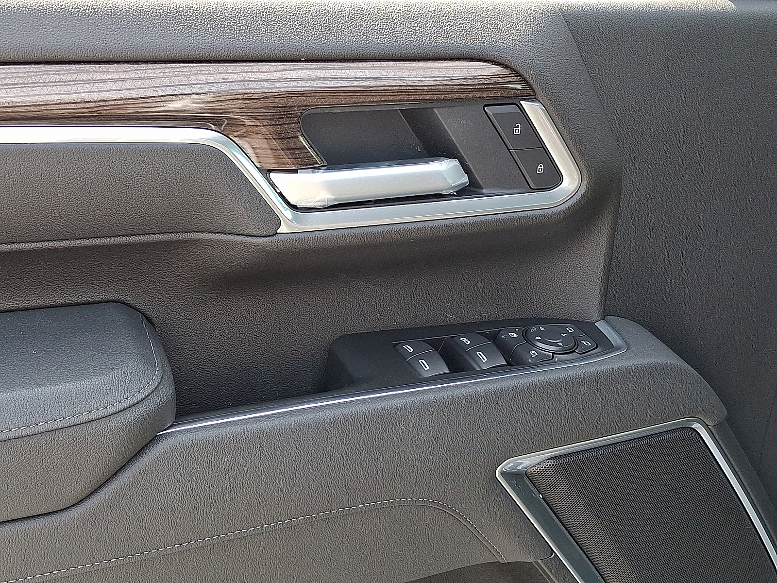 2026 Chevrolet Silverado 2500HD Crew Cab, Standard Bed, LT, 4WD - Sterling Gray Metallic - GXD exterior view 11