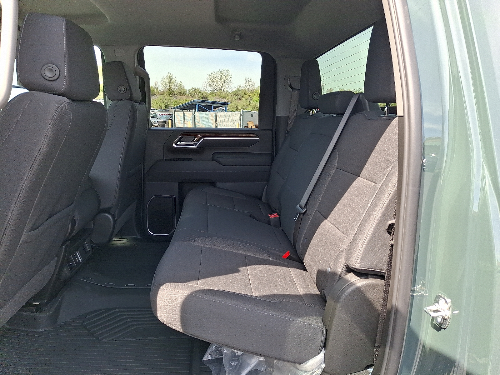 2026 Chevrolet Silverado 2500HD Crew Cab, Standard Bed, LT, 4WD - Cypress Gray - GBD exterior view 8