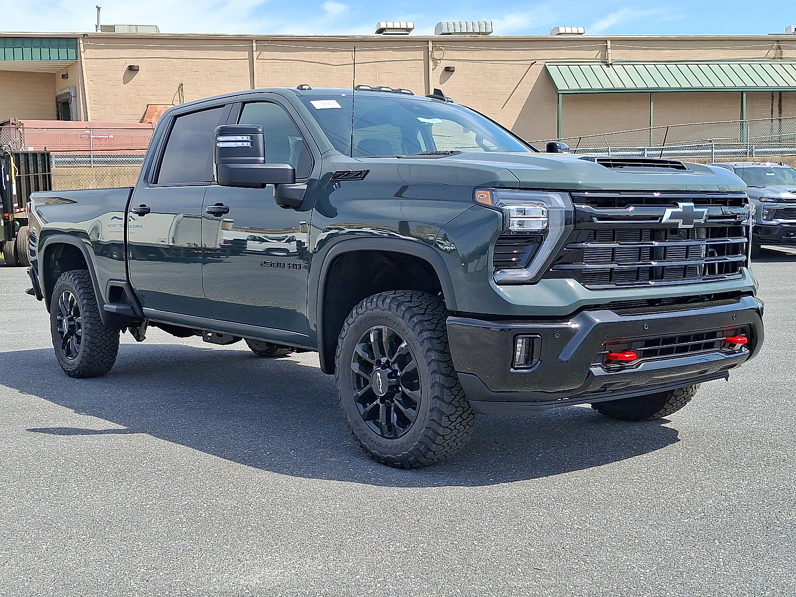2026 Chevrolet Silverado 2500HD Crew Cab, Standard Bed, LT, 4WD - Cypress Gray - GBD exterior view 5