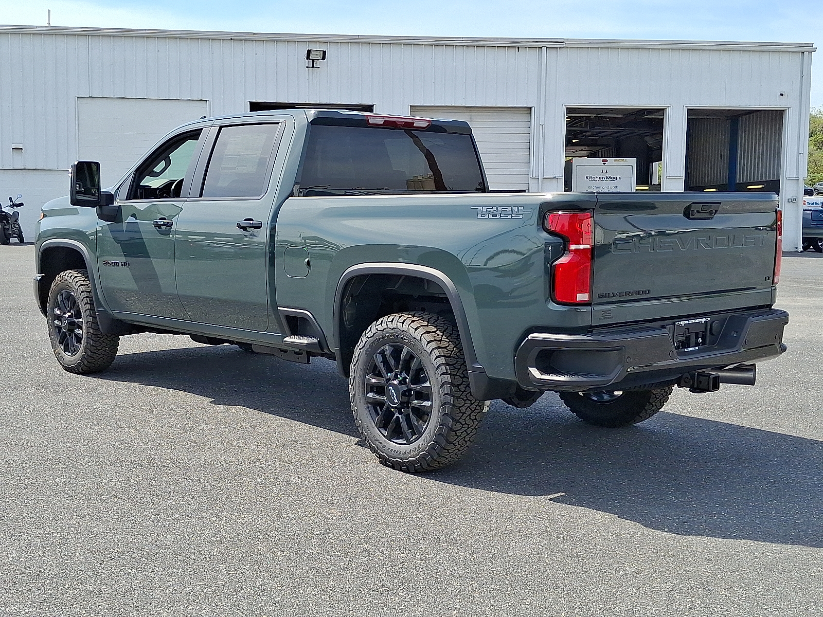 2026 Chevrolet Silverado 2500HD Crew Cab, Standard Bed, LT, 4WD - Cypress Gray - GBD exterior view 6