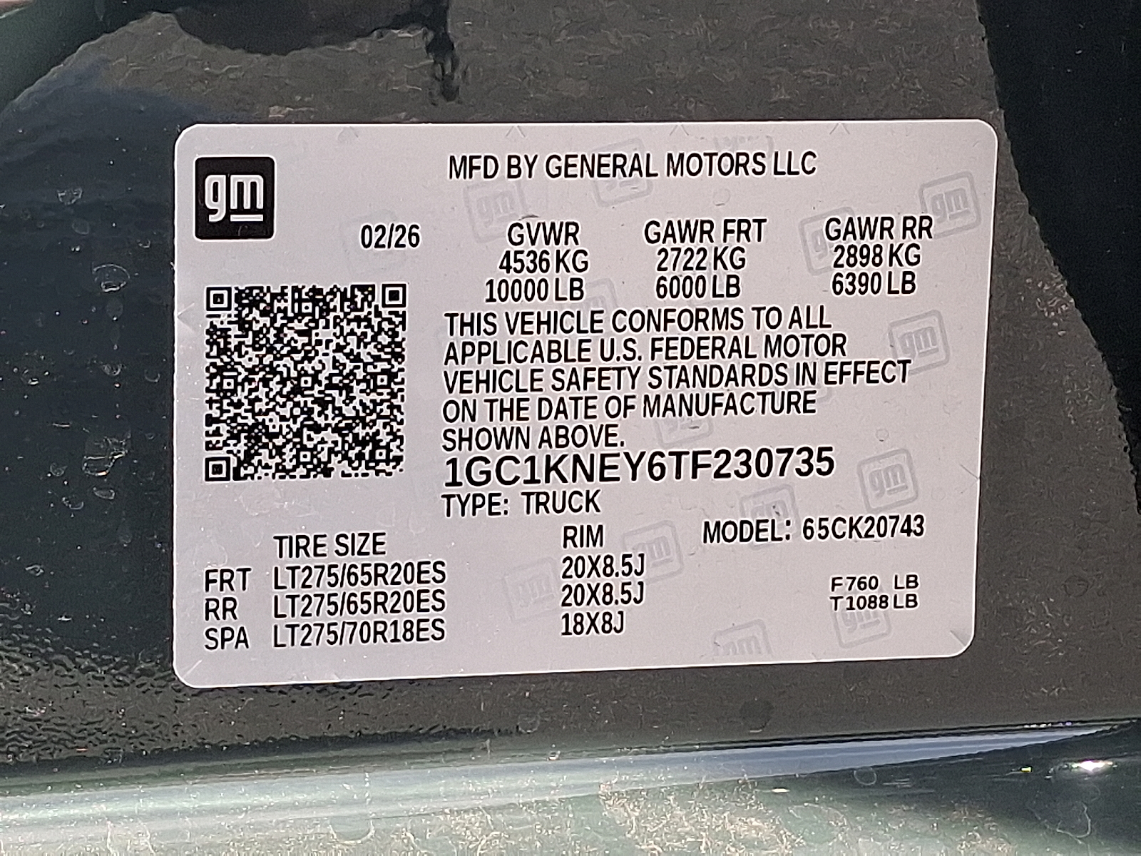 2026 Chevrolet Silverado 2500HD Crew Cab, Standard Bed, LT, 4WD - Cypress Gray - GBD exterior view 17