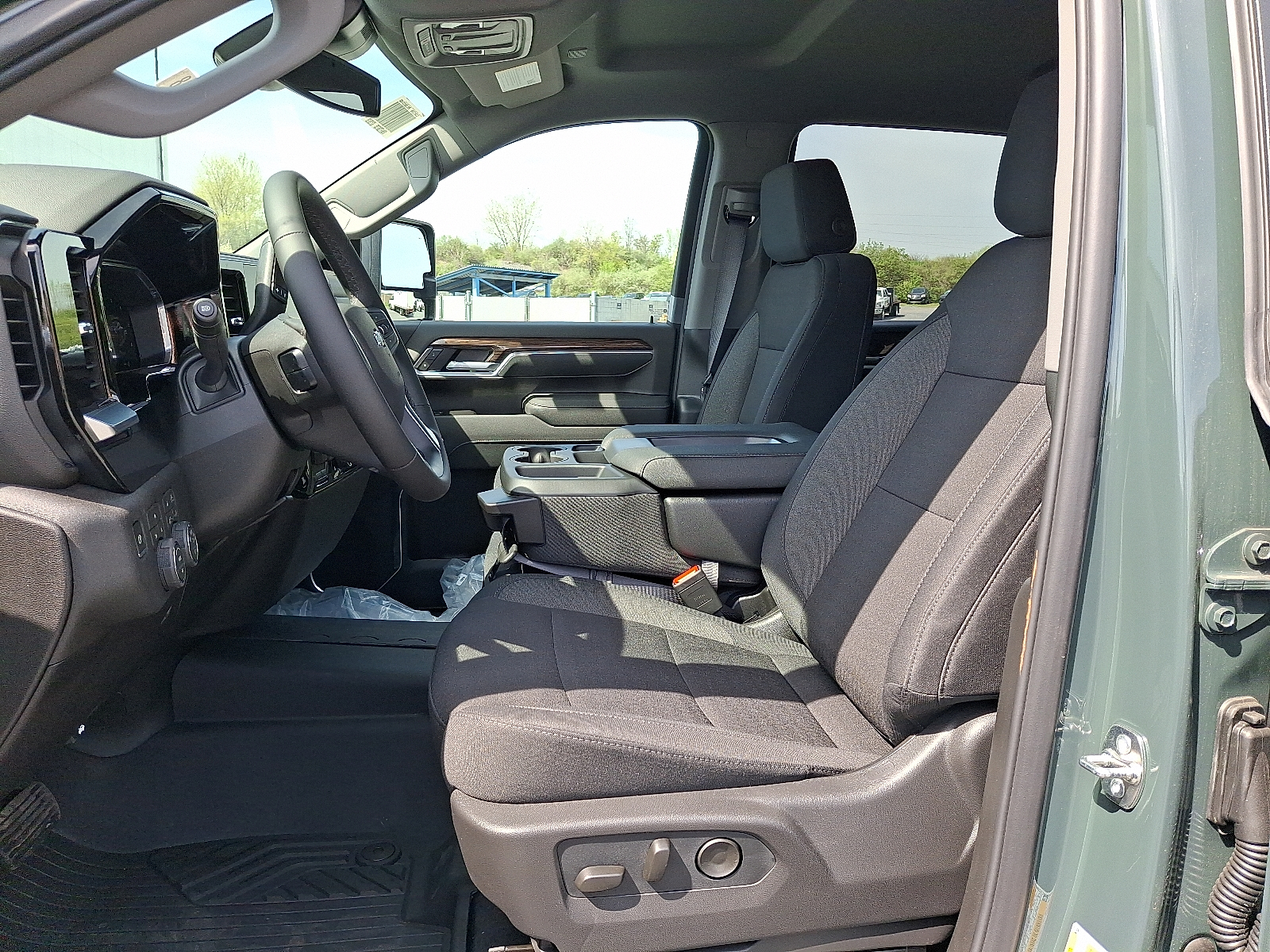 2026 Chevrolet Silverado 2500HD Crew Cab, Standard Bed, LT, 4WD - Cypress Gray - GBD exterior view 11