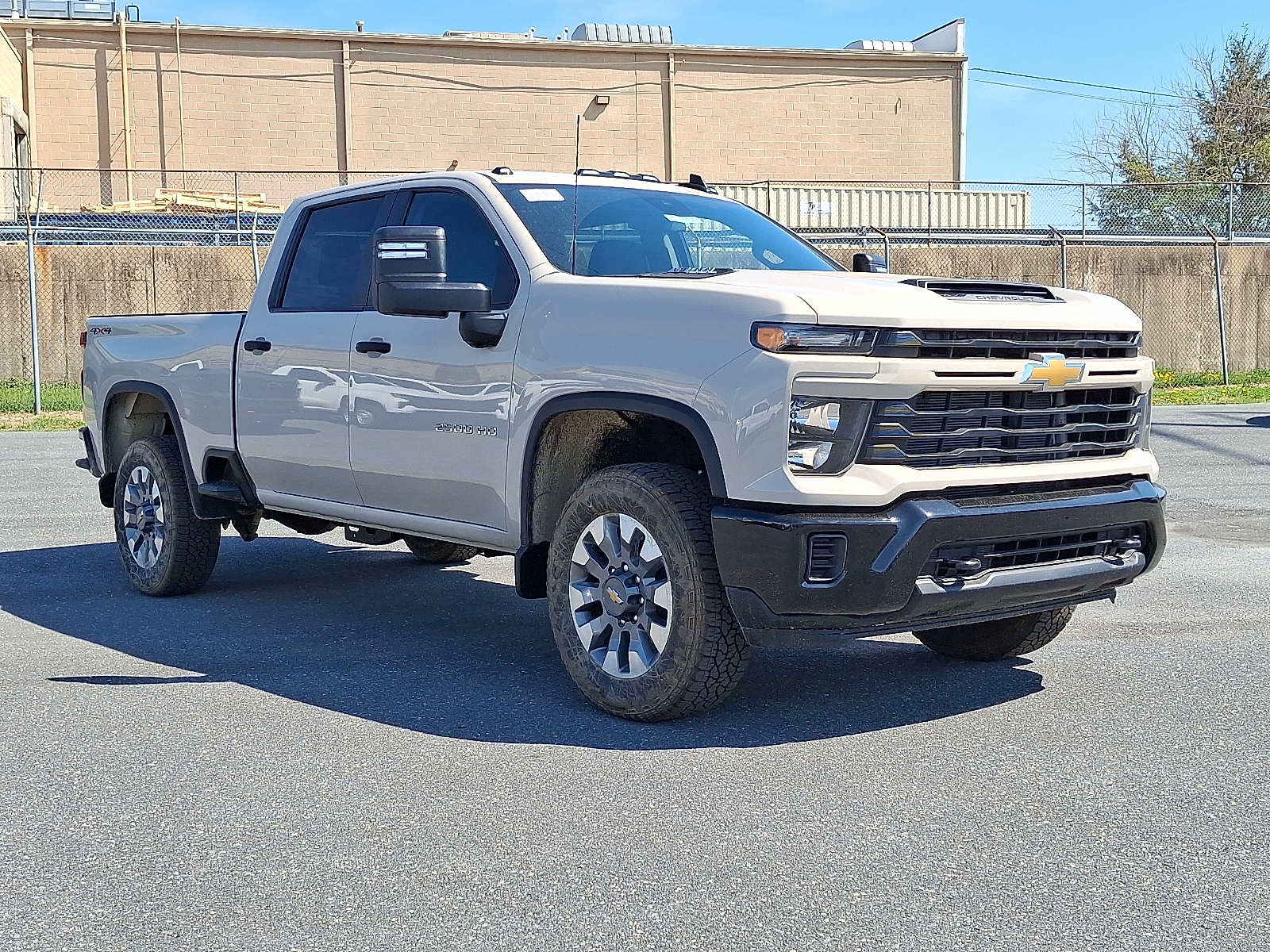 2026 Chevrolet Silverado 2500HD Crew Cab, Standard Bed, WT, 4WD - White Sands - G42 exterior view 3