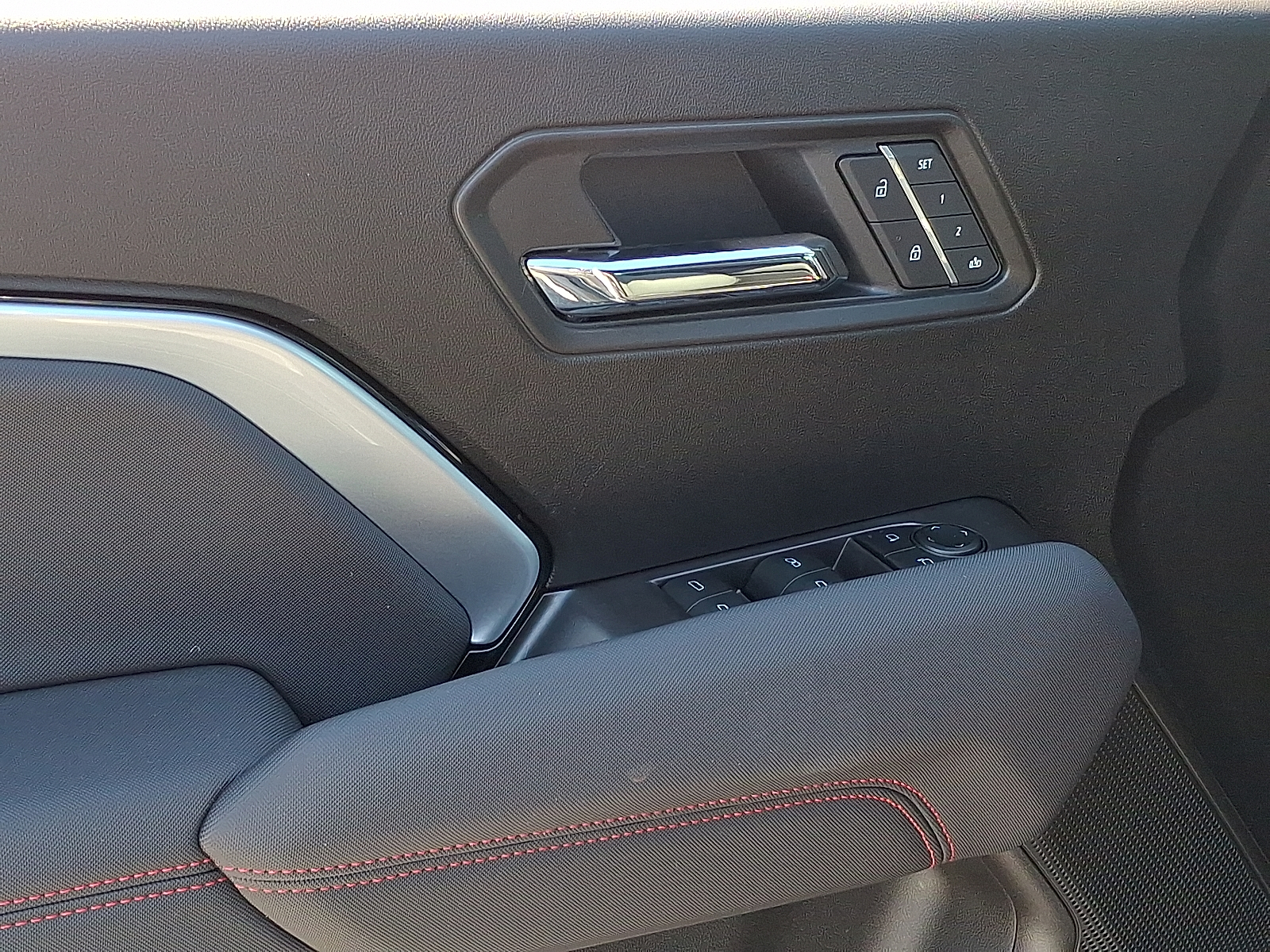 2026 Chevrolet Colorado Z71, 4WD - Sterling Gray Metallic - GXD exterior view 16