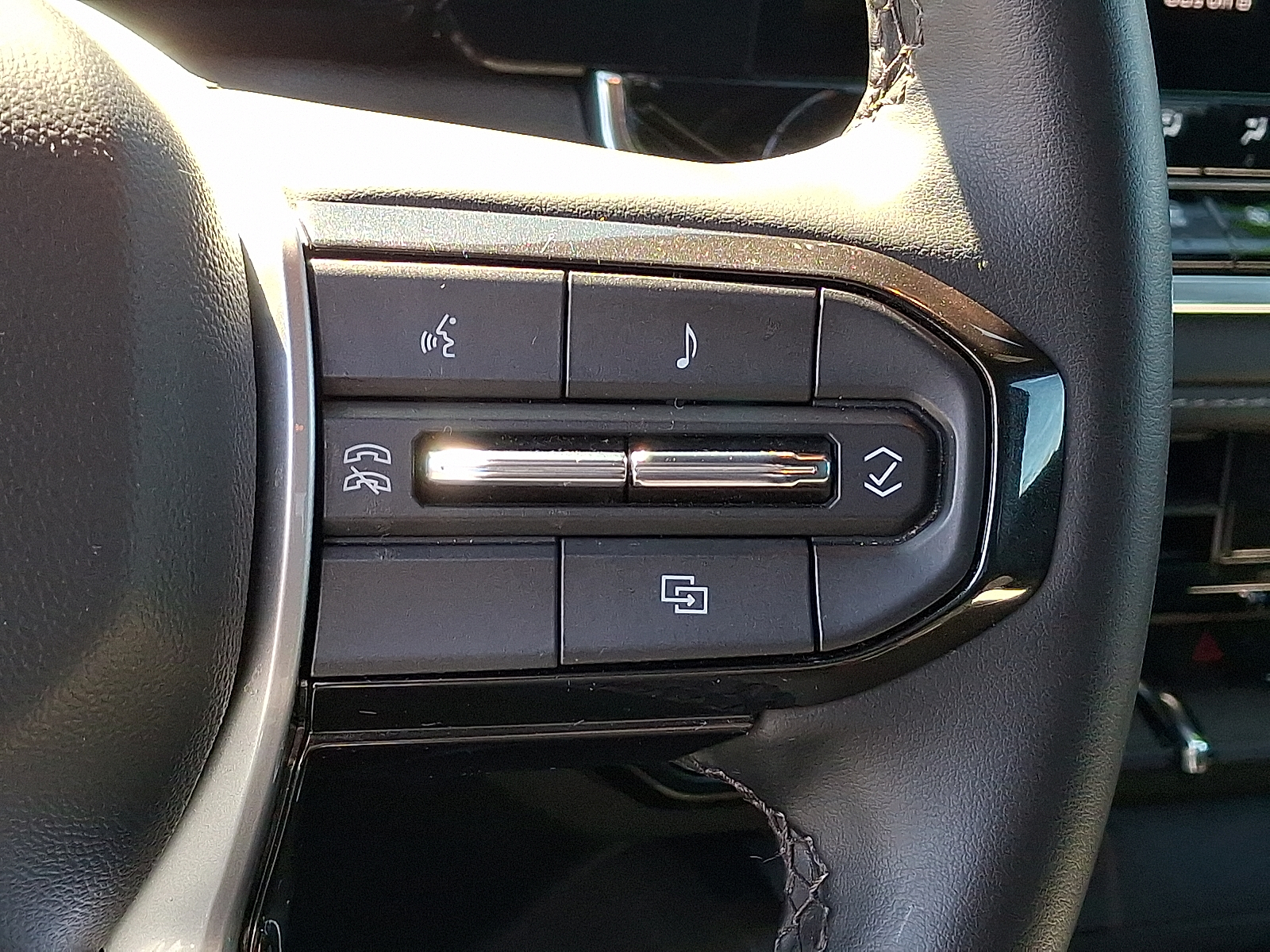 2024 Chevrolet Colorado 4WD LT - Radiant Red Tintcoat - GNT exterior view 18