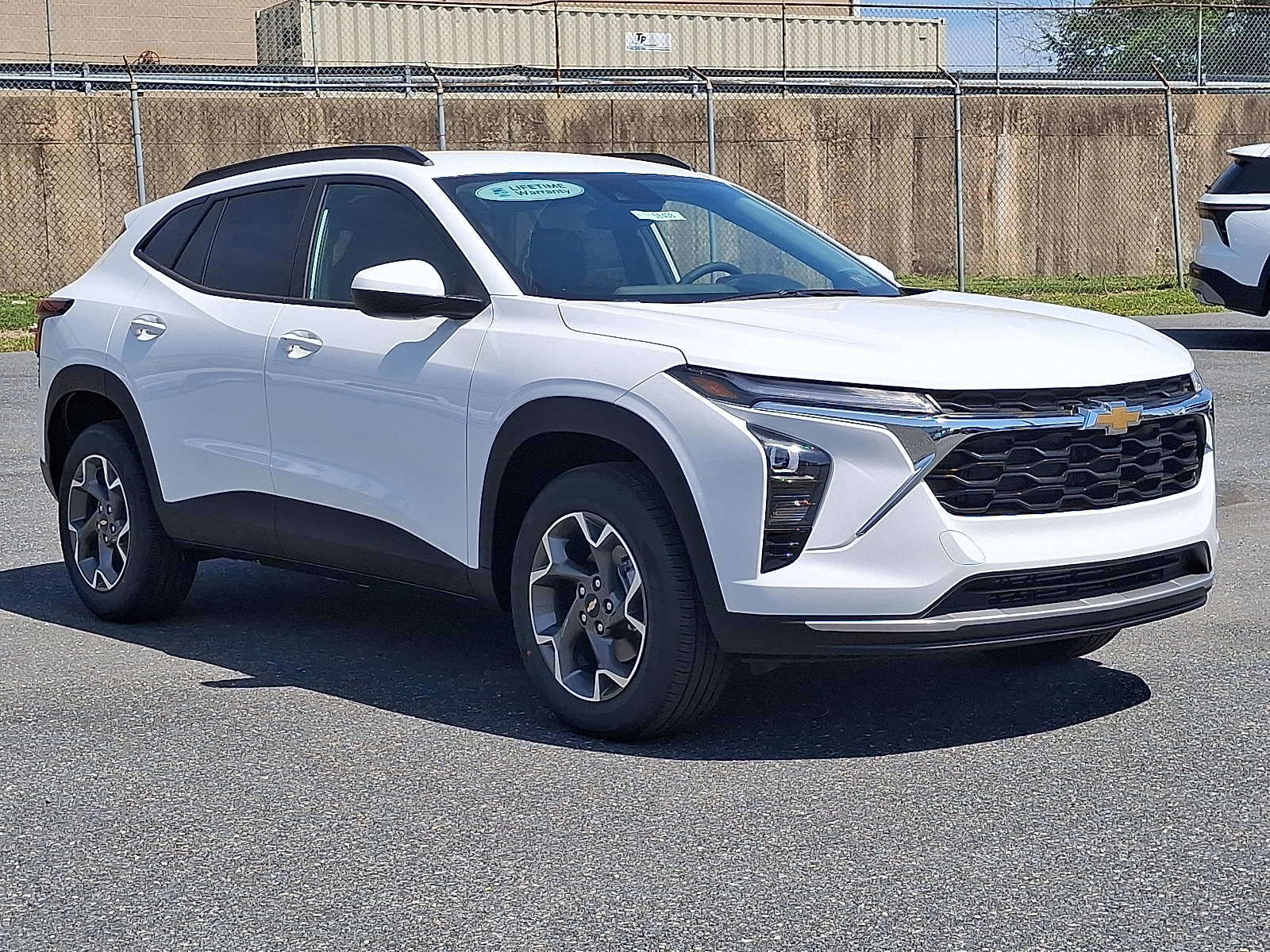 2026 Chevrolet Trax FWD LT - Summit White - GAZ exterior view 5