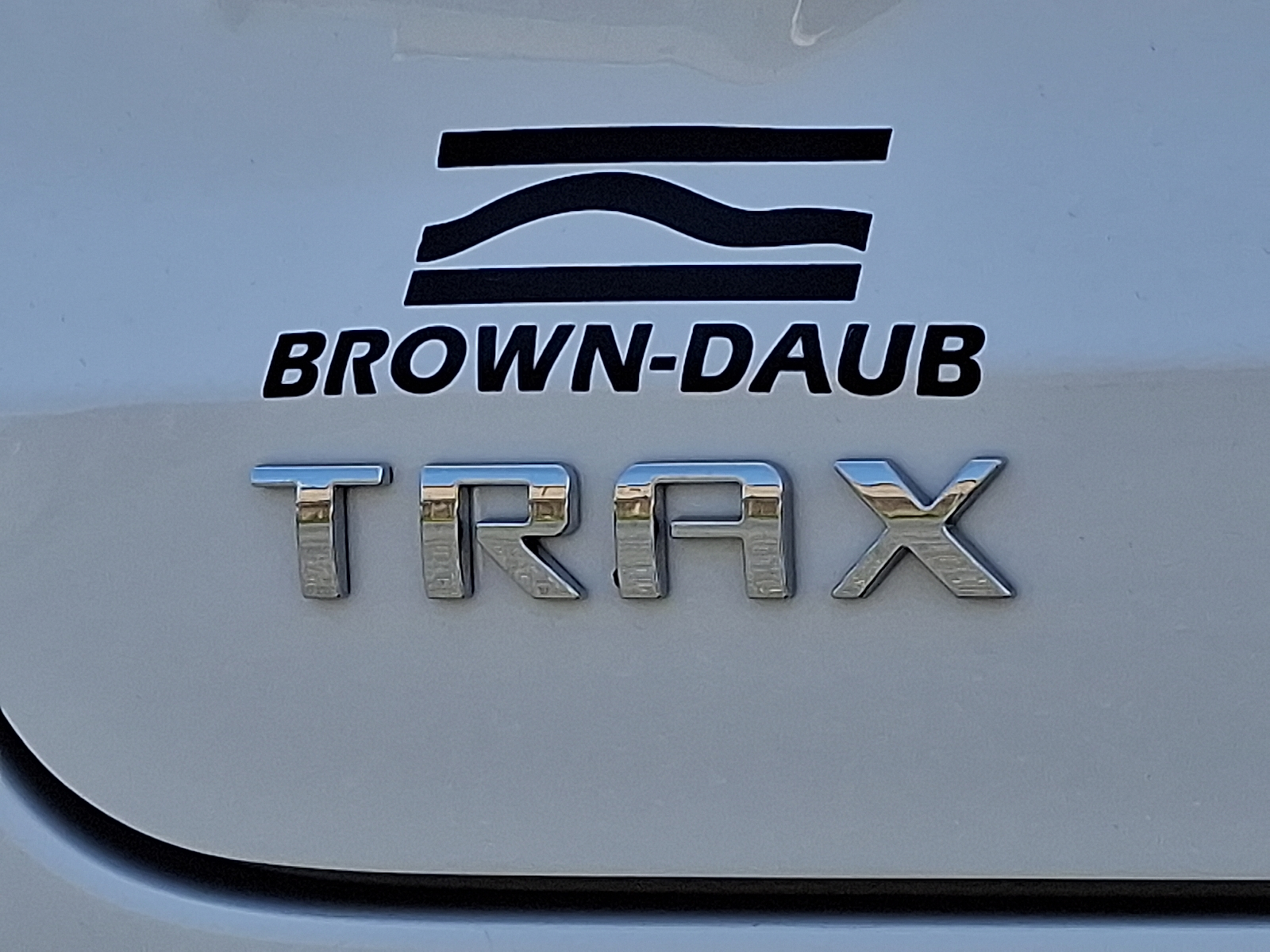 2026 Chevrolet Trax FWD LT - Summit White - GAZ exterior view 18