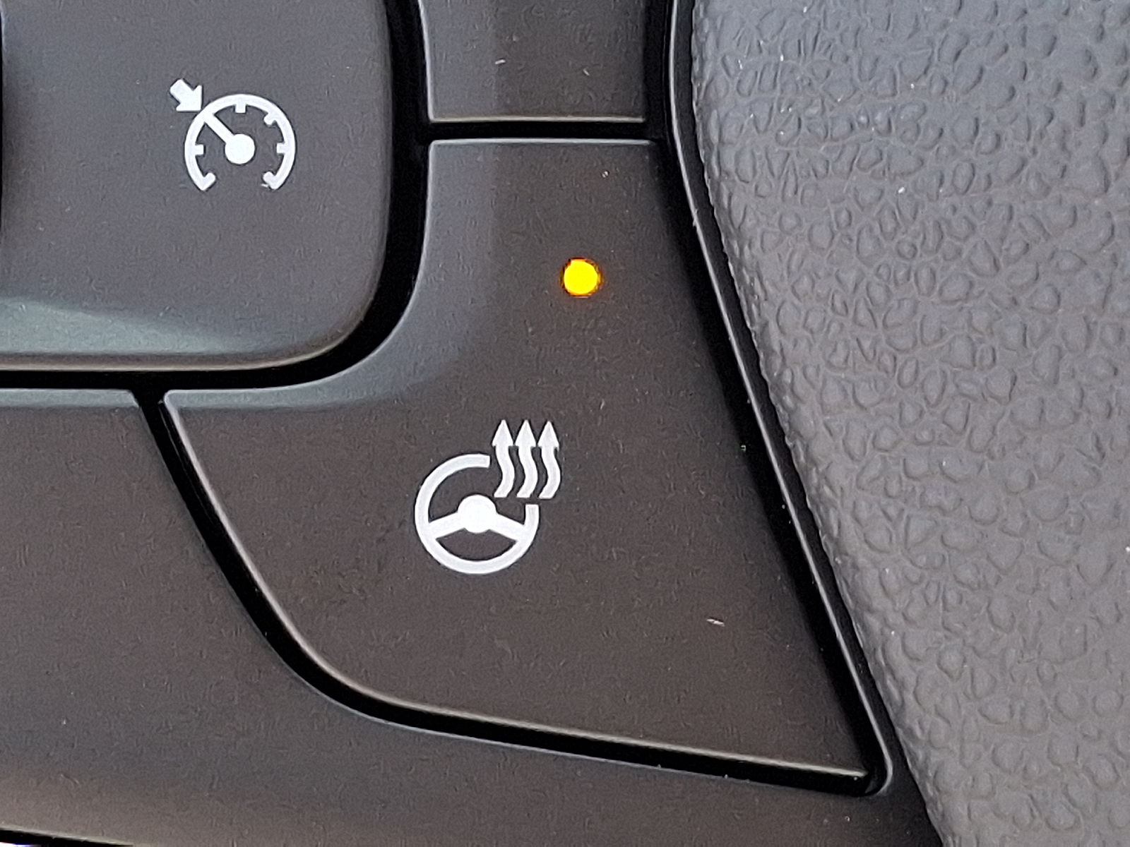 2026 Chevrolet Trax FWD LT - Summit White - GAZ exterior view 3