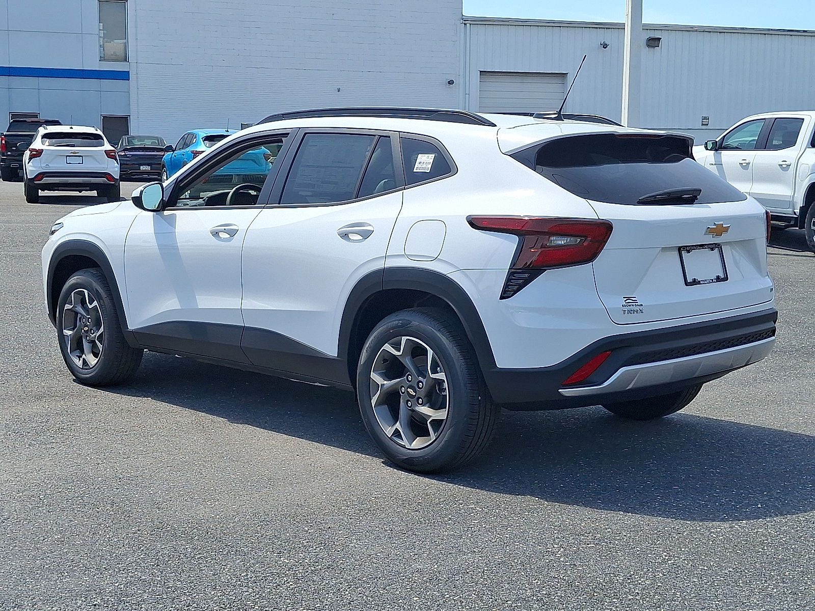 2026 Chevrolet Trax FWD LT - Summit White - GAZ exterior view 7