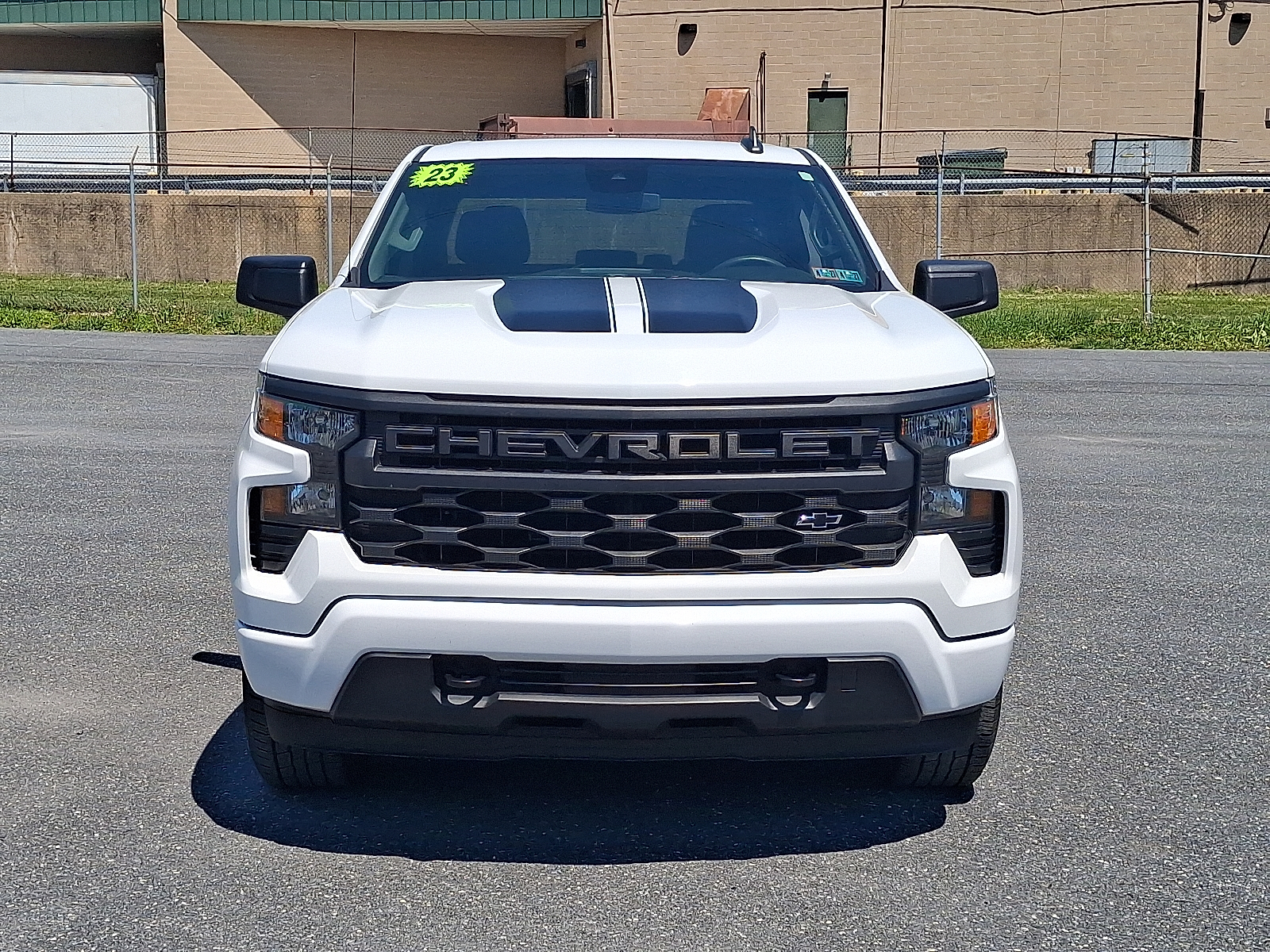 2023 Chevrolet Silverado 1500 4WD Crew Cab Short Bed Custom - Summit White - GAZ exterior view 2
