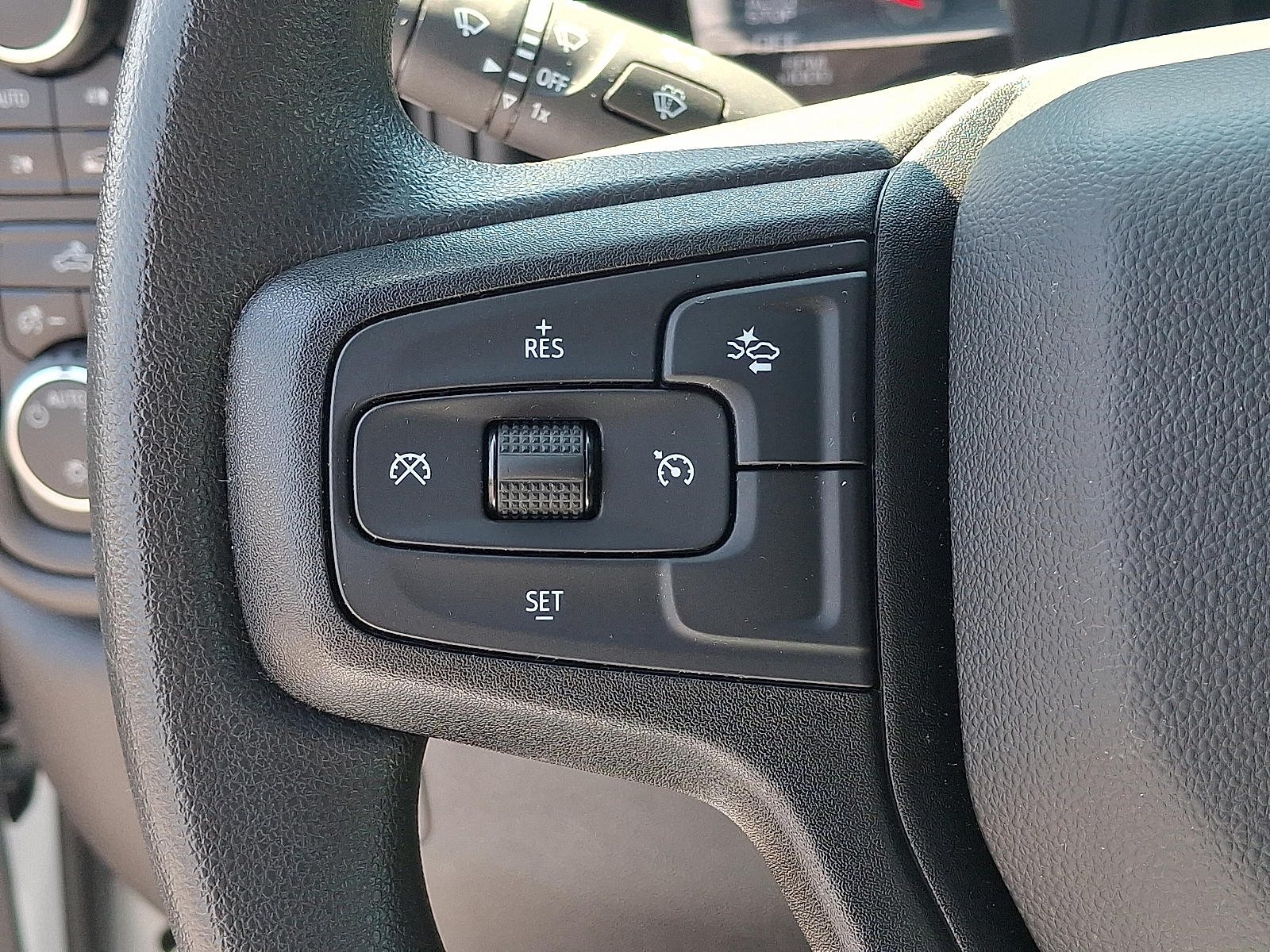 2023 Chevrolet Silverado 1500 4WD Crew Cab Short Bed Custom - Summit White - GAZ exterior view 15