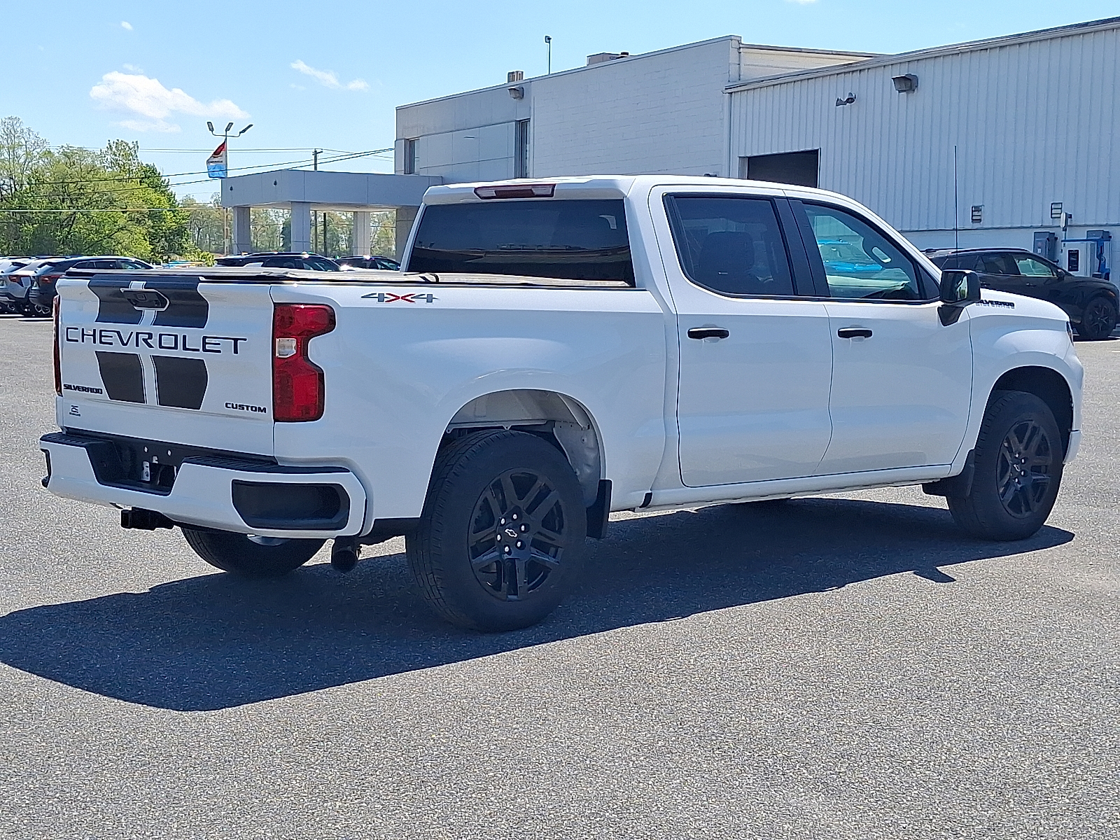 2023 Chevrolet Silverado 1500 4WD Crew Cab Short Bed Custom - Summit White - GAZ exterior view 6