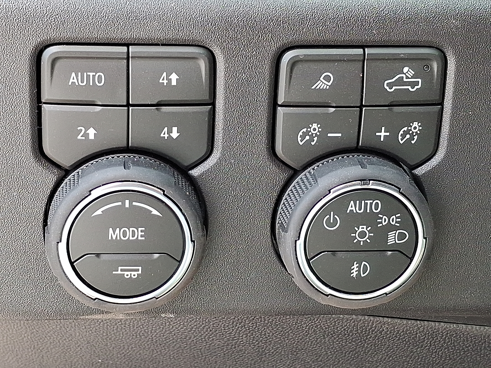 2026 Chevrolet Silverado 1500 4WD Crew Cab Short Bed LT Trail Boss - Sterling Gray Metallic - GXD exterior view 18