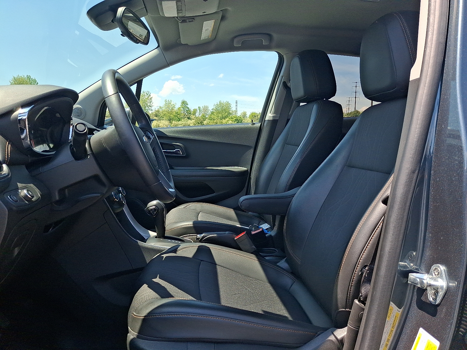 2021 Chevrolet Trax AWD LT - Shadow Gray Metallic - GUN exterior view 13