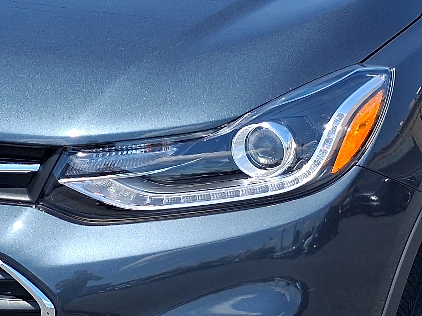 2021 Chevrolet Trax AWD LT - Shadow Gray Metallic - GUN exterior view 9
