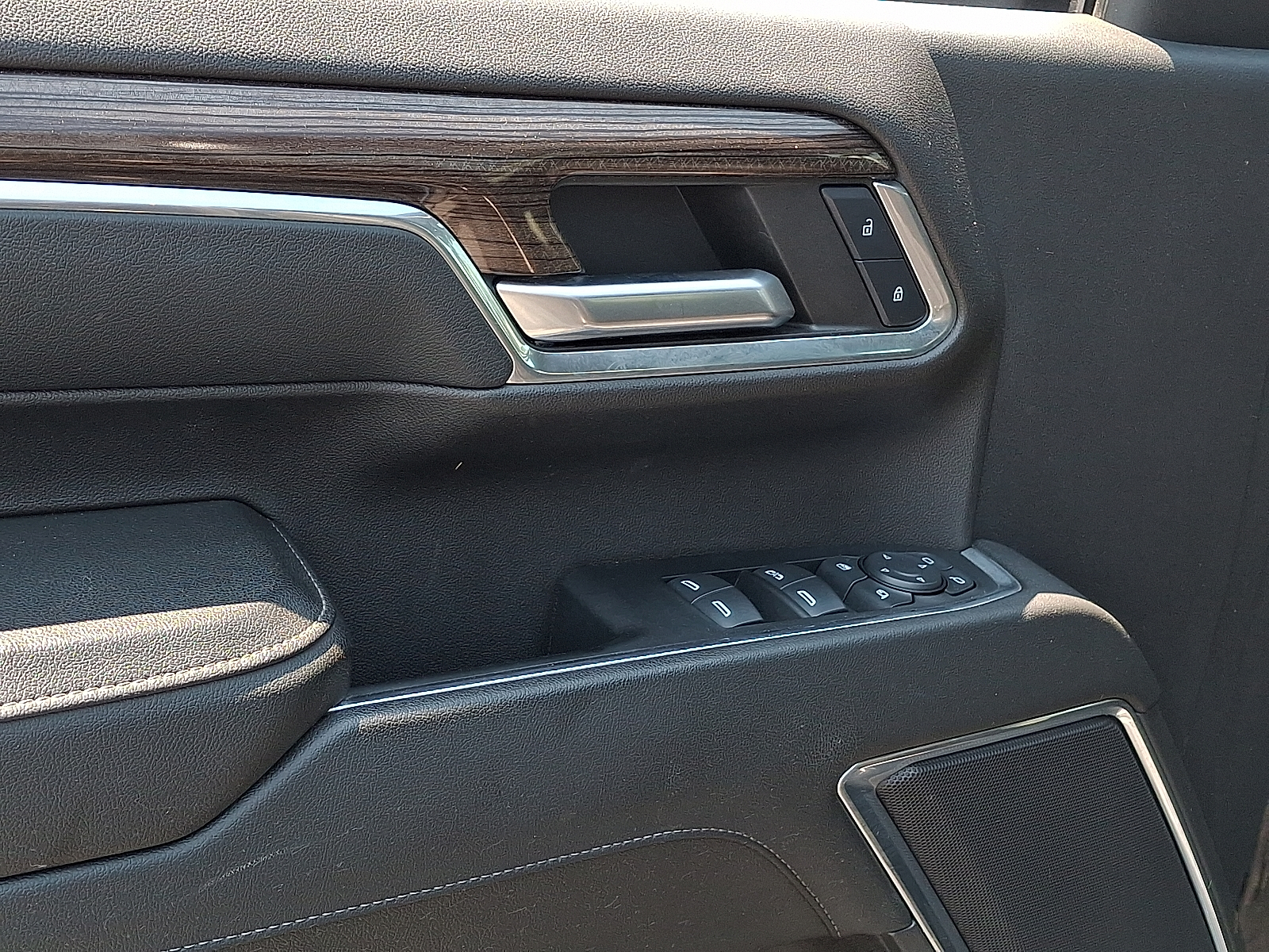 2024 Chevrolet Silverado 2500HD 4WD Crew Cab Standard Bed LT - Black - GBA exterior view 15