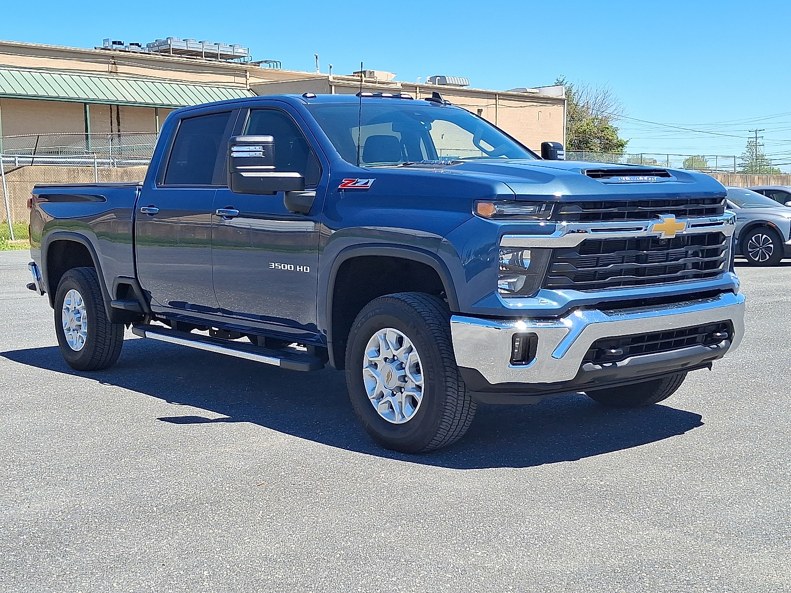 2024 Chevrolet Silverado 3500HD 4WD Crew Cab Standard Bed LT - Lakeshore Blue Metallic - GXP exterior view 6
