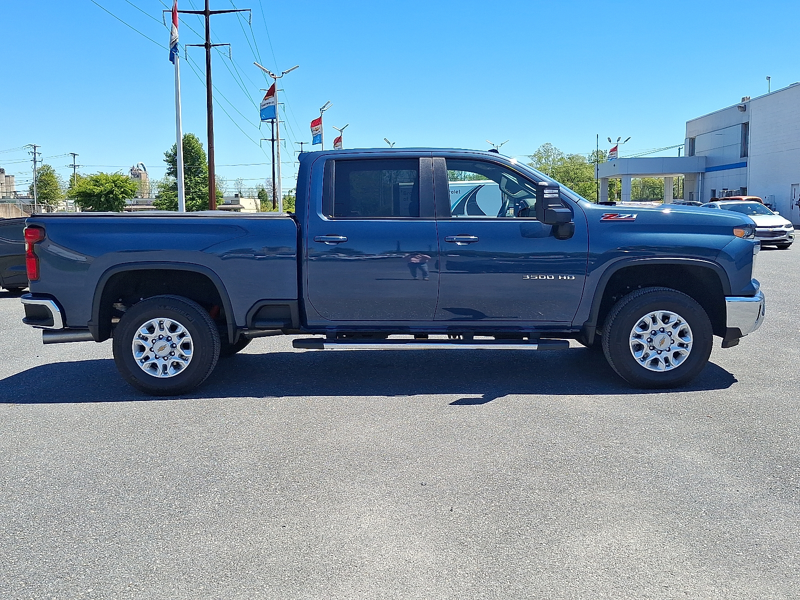 2024 Chevrolet Silverado 3500HD 4WD Crew Cab Standard Bed LT - Lakeshore Blue Metallic - GXP exterior view 10