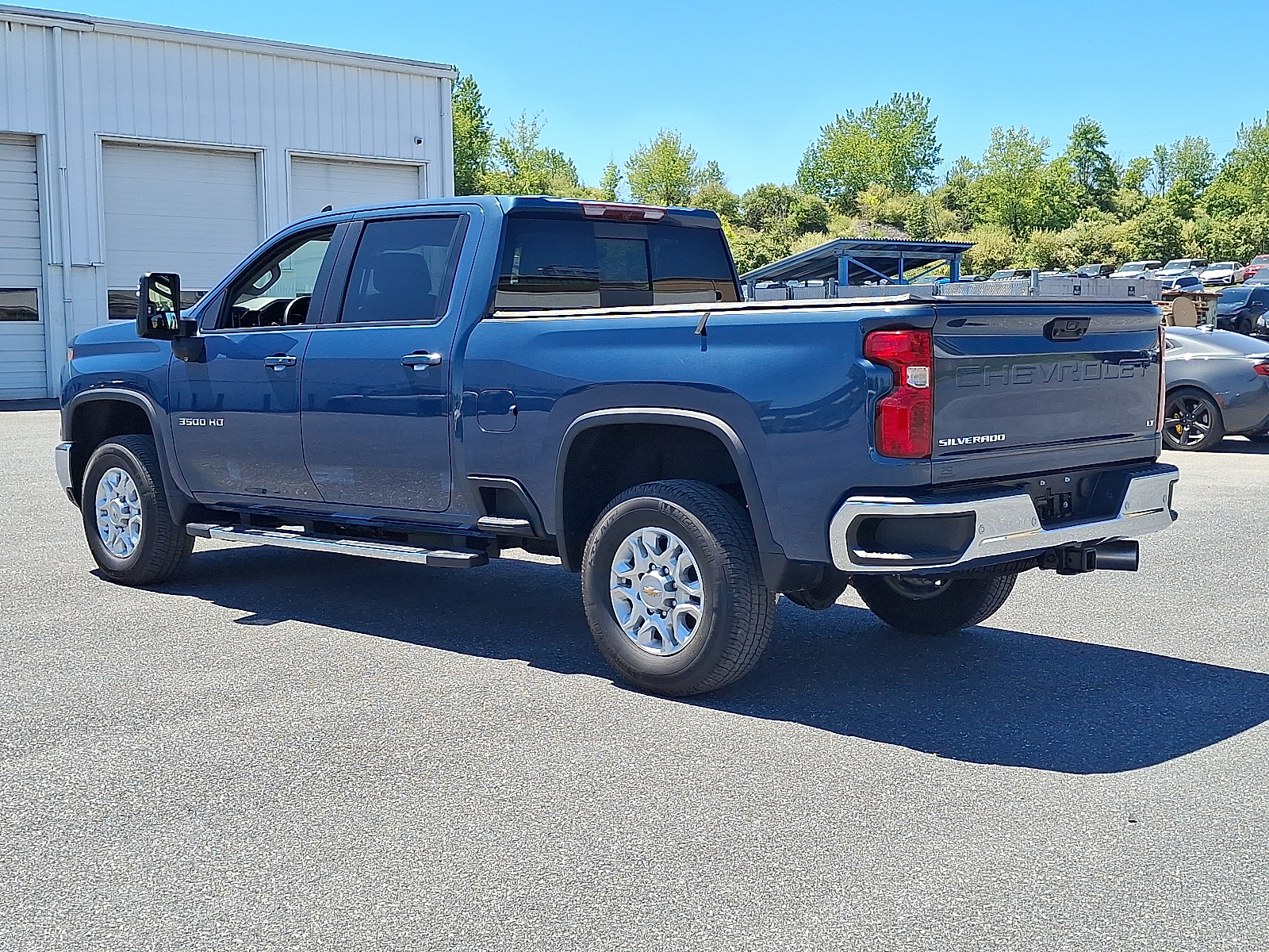 2024 Chevrolet Silverado 3500HD 4WD Crew Cab Standard Bed LT - Lakeshore Blue Metallic - GXP exterior view 7