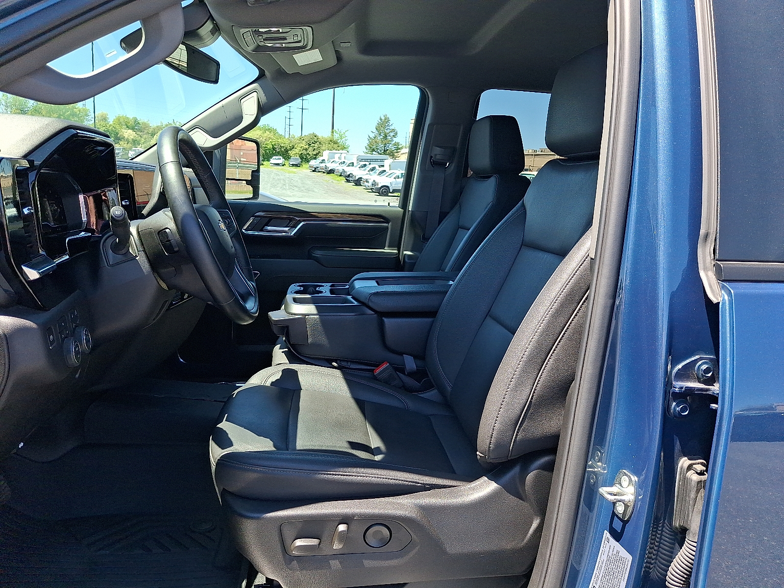 2024 Chevrolet Silverado 3500HD 4WD Crew Cab Standard Bed LT - Lakeshore Blue Metallic - GXP exterior view 16