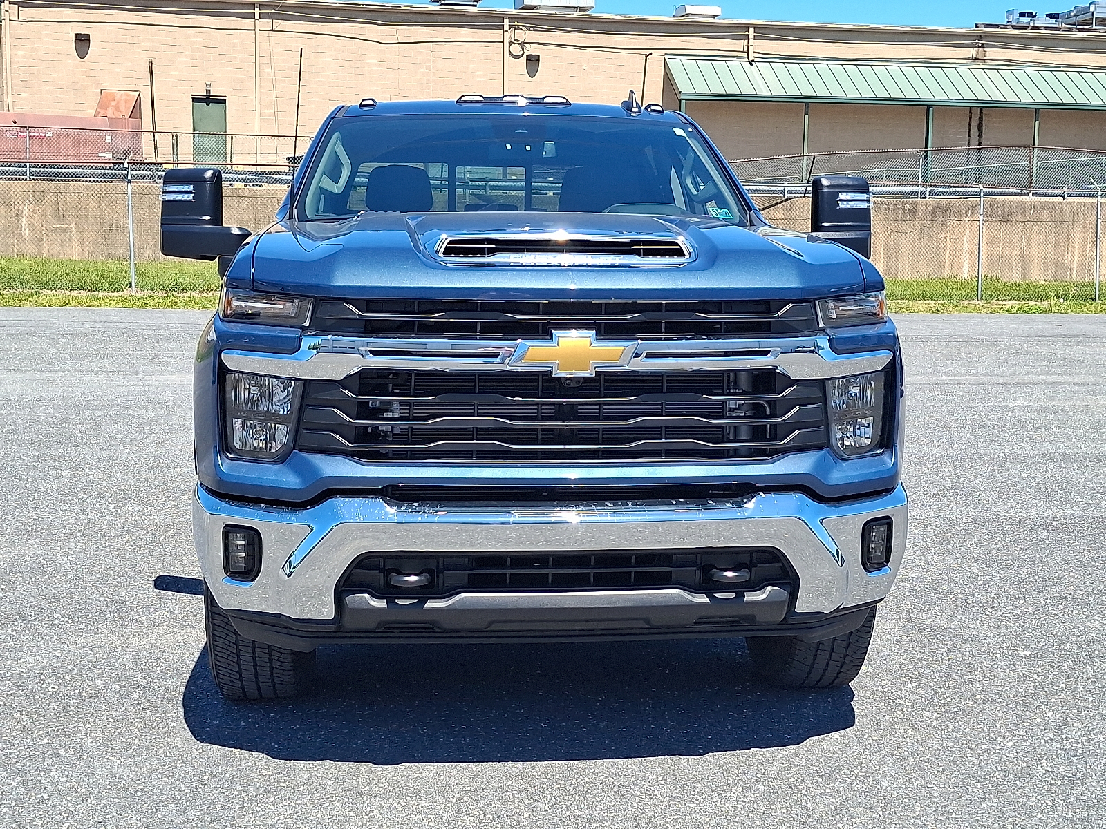 2024 Chevrolet Silverado 3500HD 4WD Crew Cab Standard Bed LT - Lakeshore Blue Metallic - GXP exterior view 5