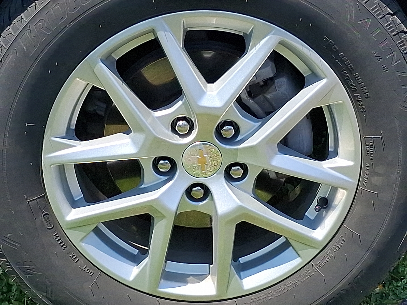 2024 Chevrolet Equinox AWD LT - Sterling Gray Metallic - GXD exterior view 6
