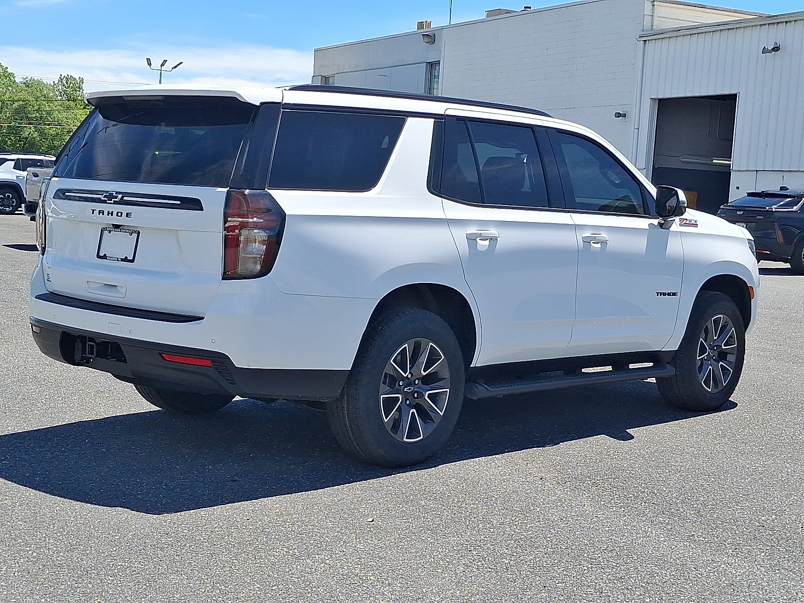 2023 Chevrolet Tahoe 4WD Z71 - Summit White - GAZ exterior view 9