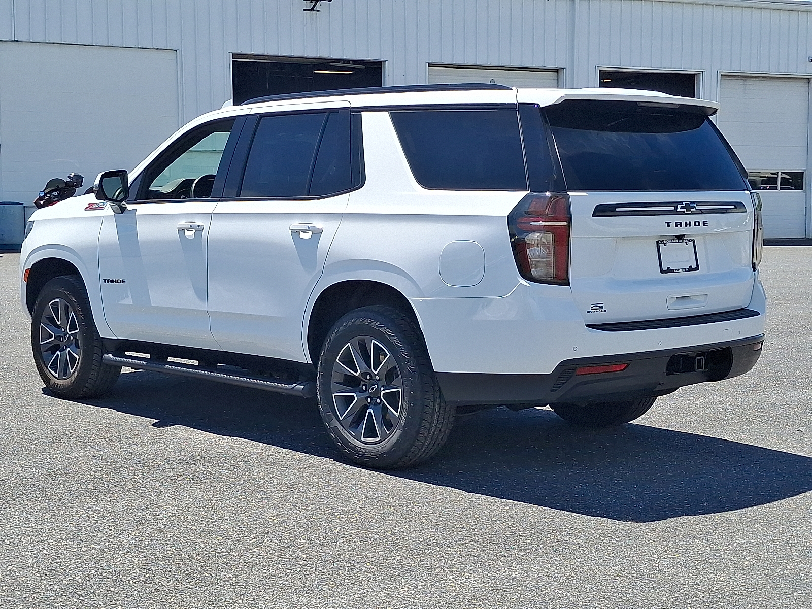 2023 Chevrolet Tahoe 4WD Z71 - Summit White - GAZ exterior view 7