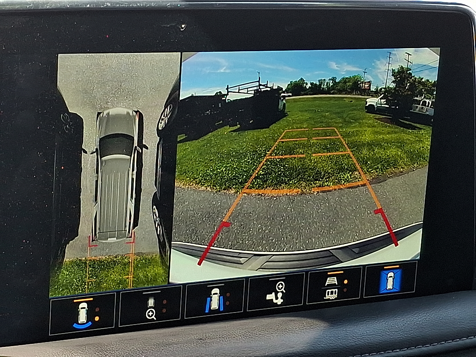 2023 Chevrolet Tahoe 4WD Z71 - Summit White - GAZ exterior view 2