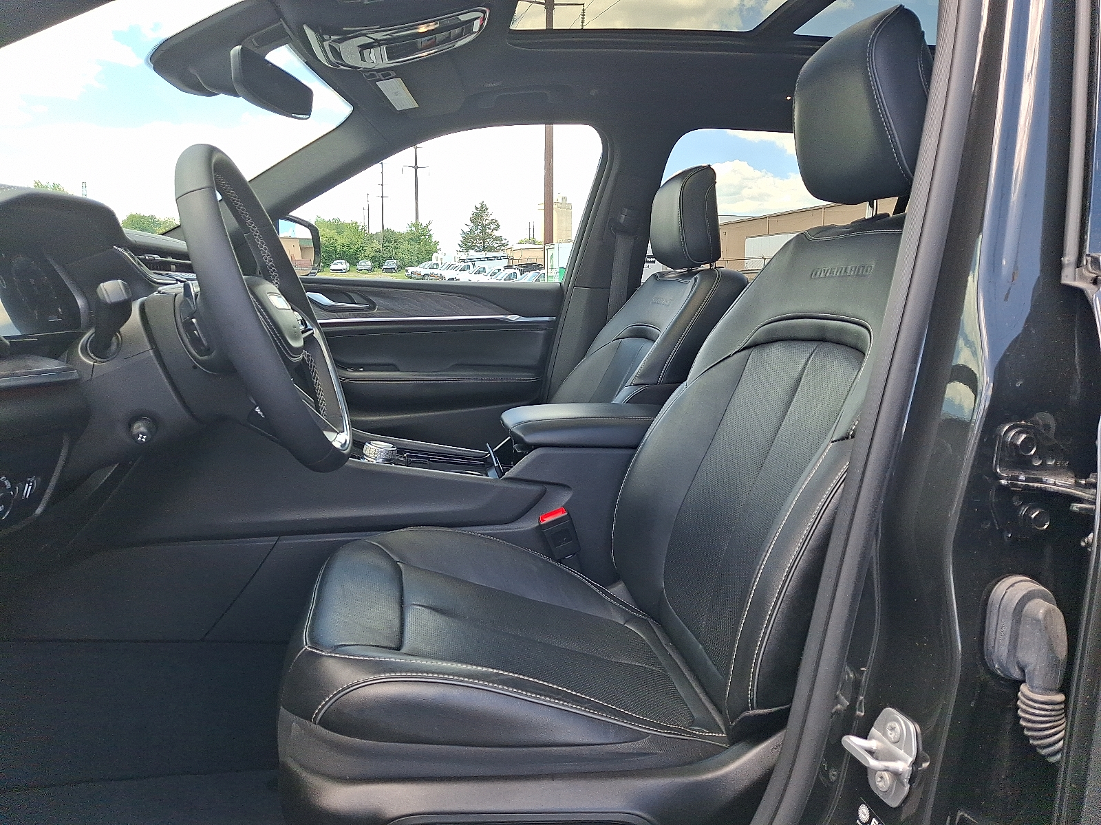 2023 Jeep Grand Cherokee L Overland 4x4 - Rocky Mountain Pearlcoat - PFJ exterior view 16