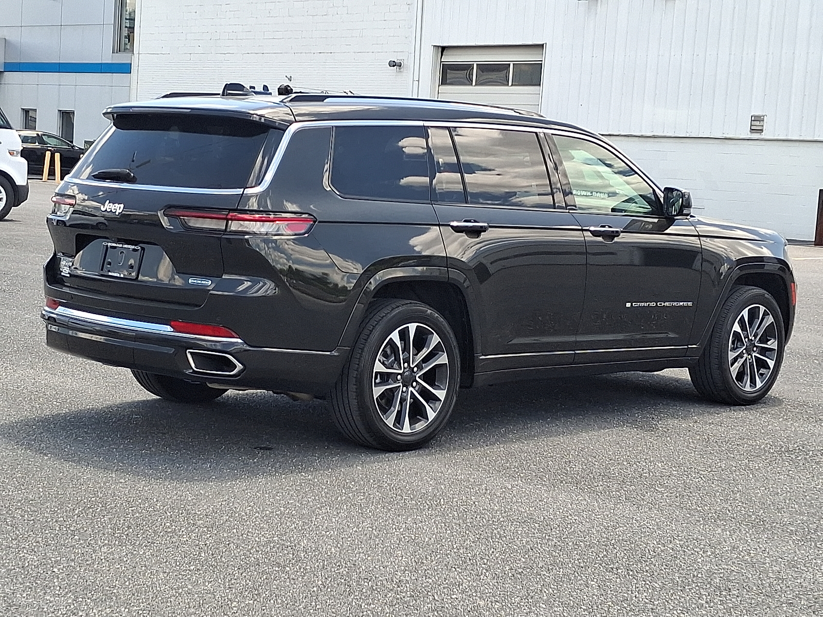 2023 Jeep Grand Cherokee L Overland 4x4 - Rocky Mountain Pearlcoat - PFJ exterior view 9