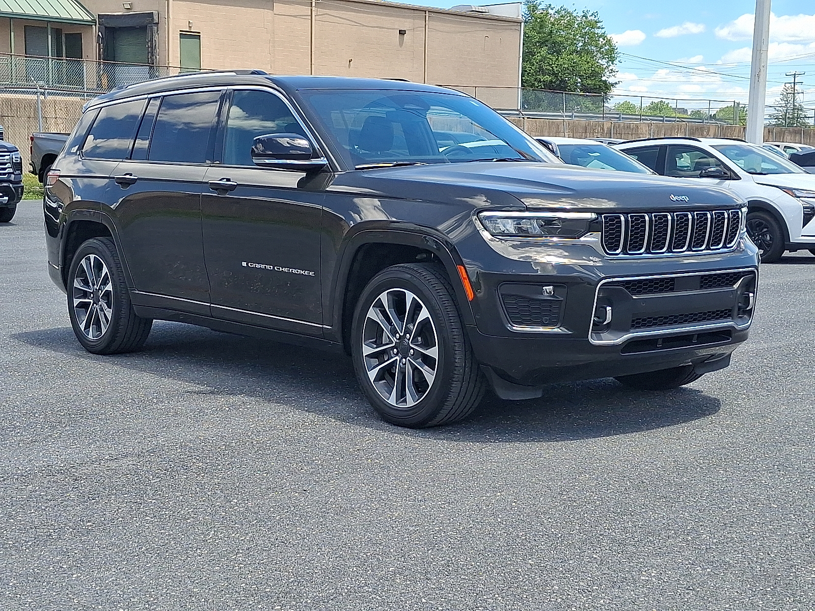 2023 Jeep Grand Cherokee L Overland 4x4 - Rocky Mountain Pearlcoat - PFJ exterior view 6