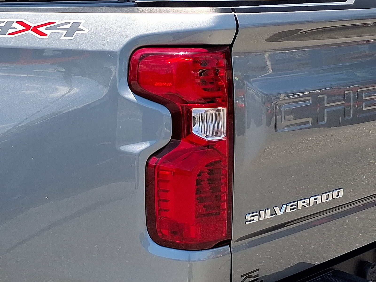 2023 Chevrolet Silverado 1500 4WD Crew Cab Short Bed LT with 2FL - Sterling Gray Metallic - GXD exterior view 13