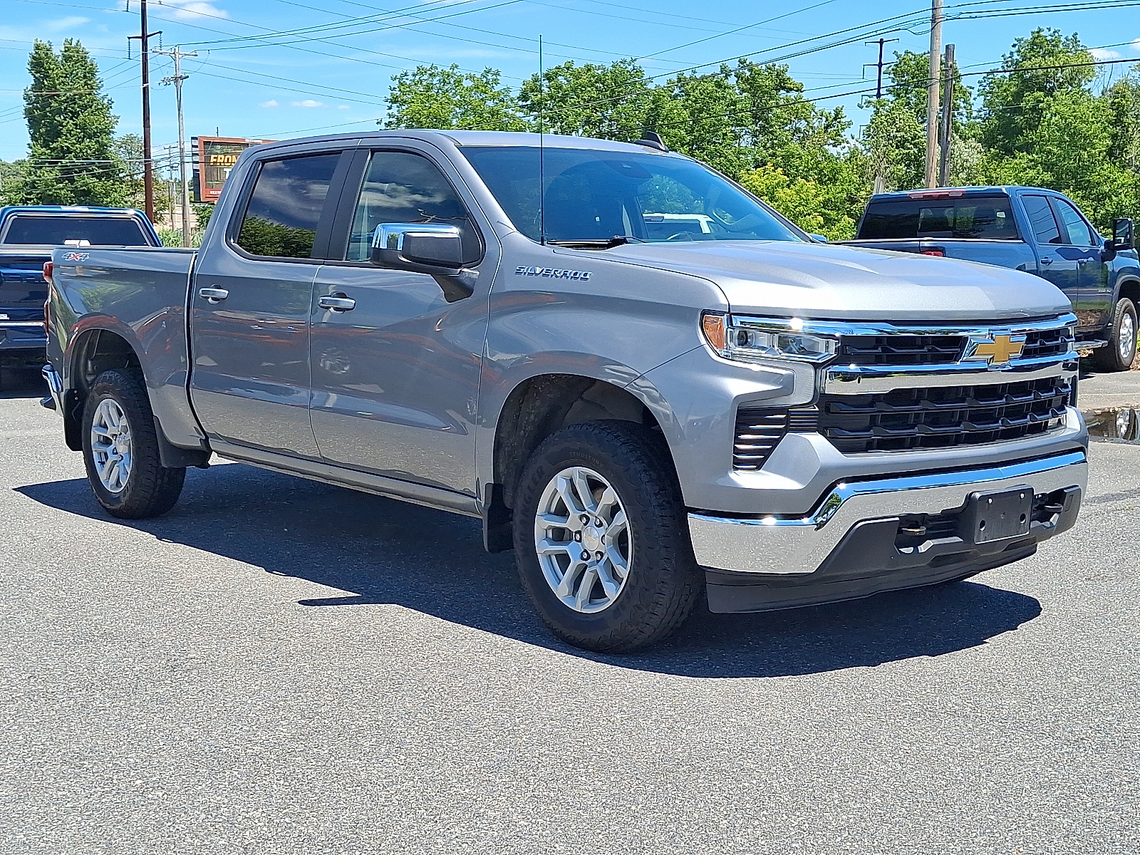 2023 Chevrolet Silverado 1500 4WD Crew Cab Short Bed LT with 2FL - Sterling Gray Metallic - GXD exterior view 6