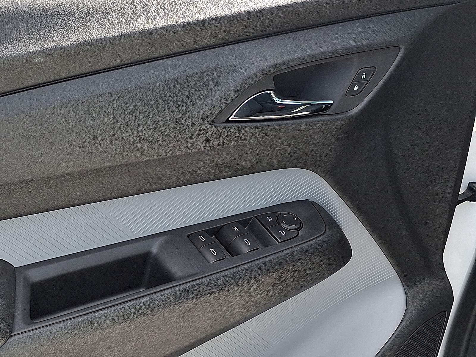 2027 Chevrolet Bolt LT FWD - Summit White - GAZ exterior view 8