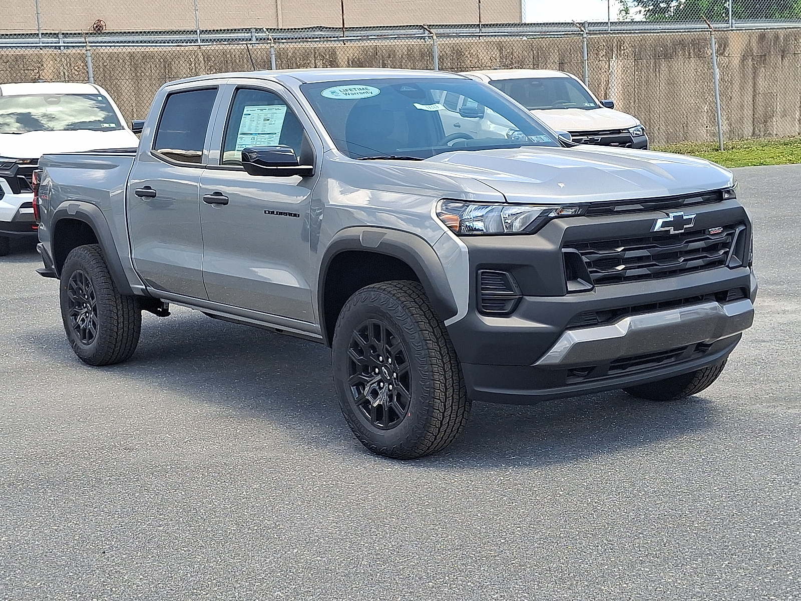 2026 Chevrolet Colorado Trail Boss, 4WD - Sterling Gray Metallic - GXD exterior view 5