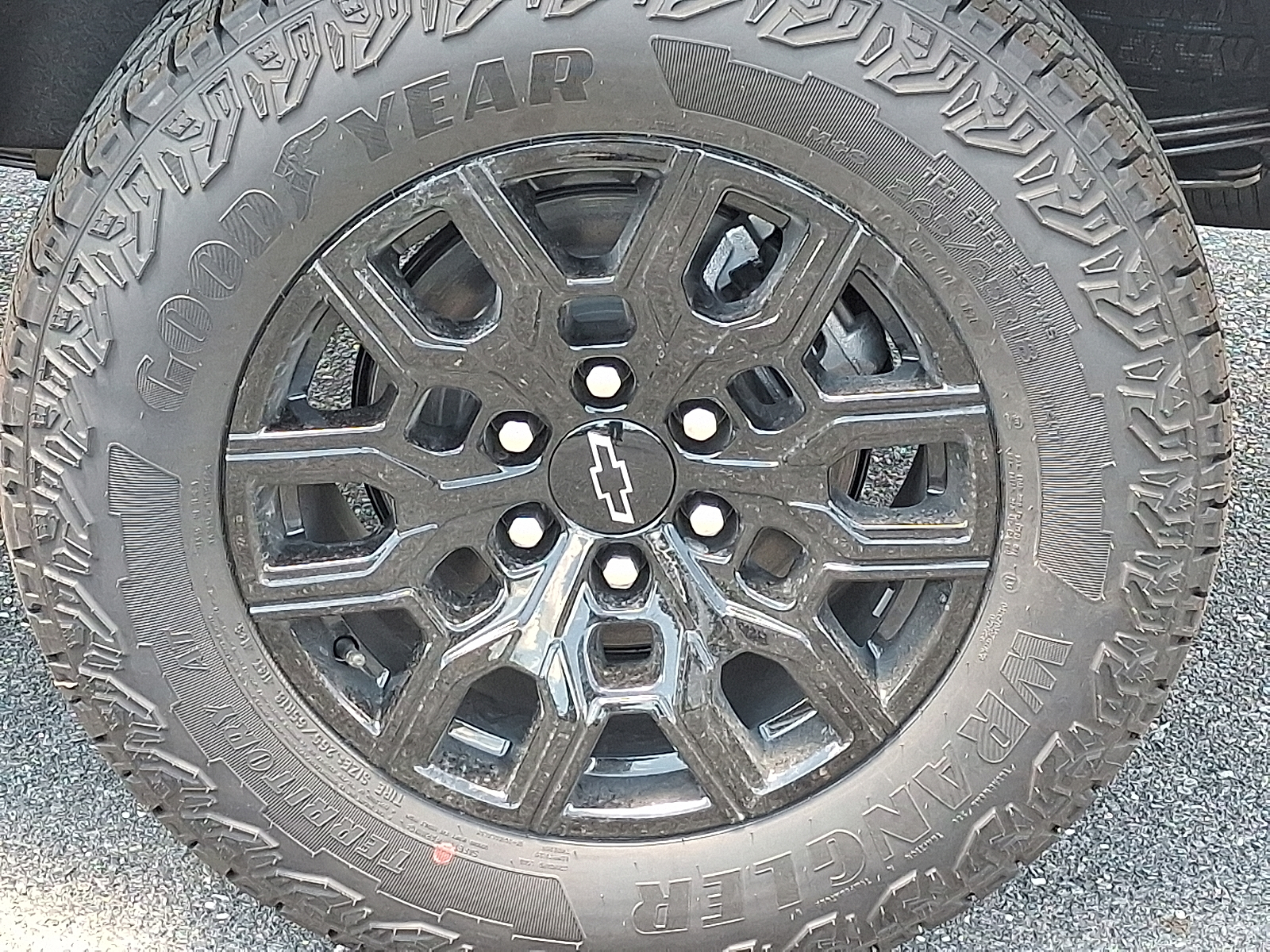2026 Chevrolet Colorado Trail Boss, 4WD - Sterling Gray Metallic - GXD exterior view 8