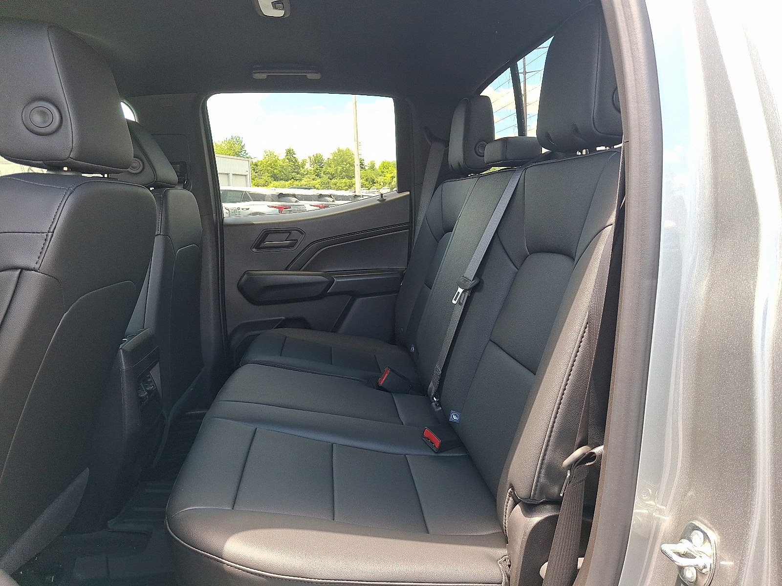2026 Chevrolet Colorado Trail Boss, 4WD - Sterling Gray Metallic - GXD exterior view 9