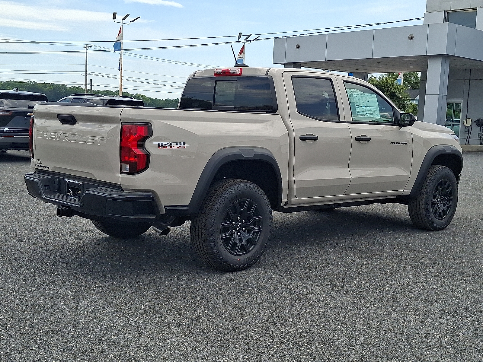 2026 Chevrolet Colorado Trail Boss, 4WD - White Sands - G42 exterior view 3