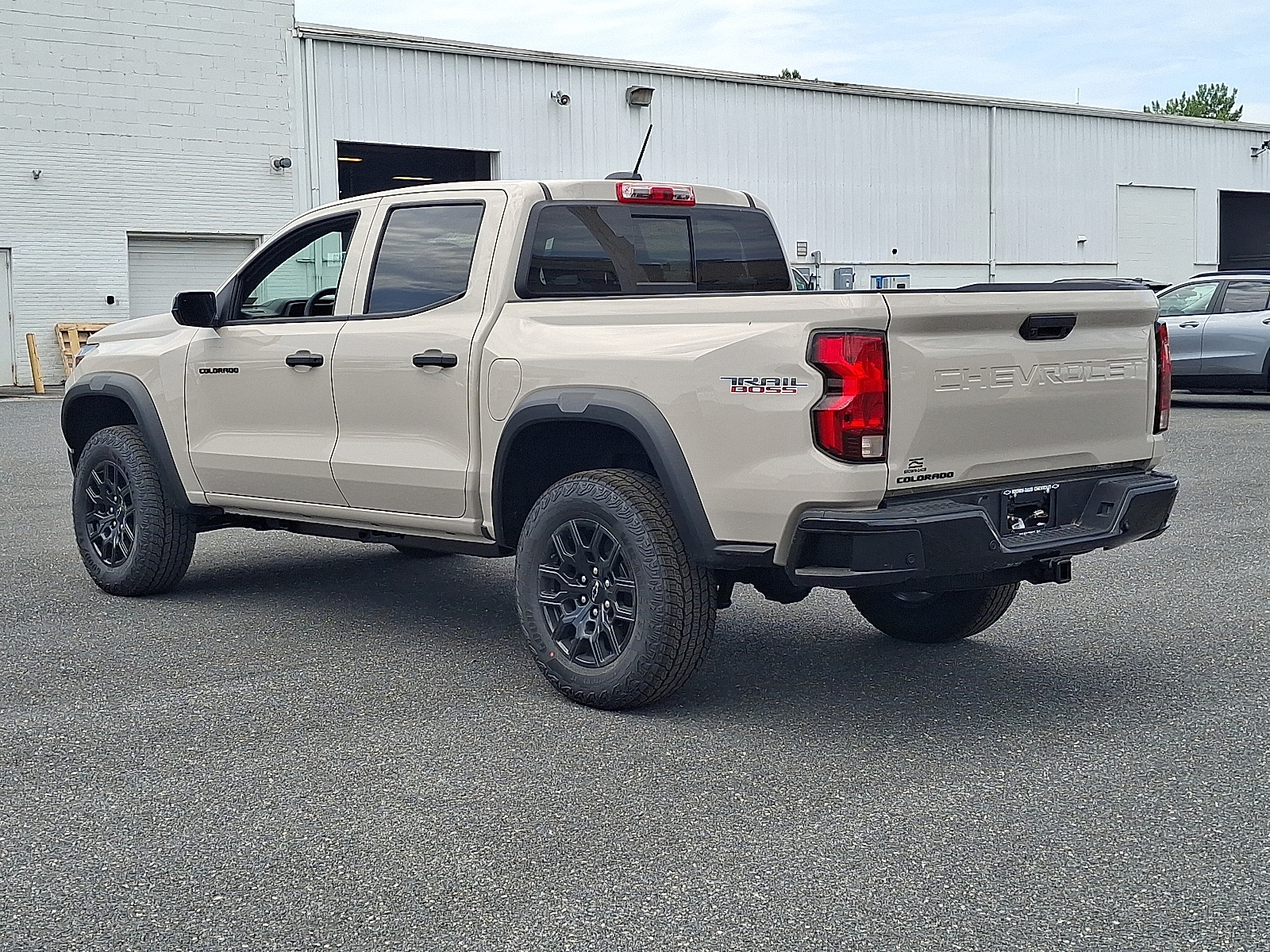 2026 Chevrolet Colorado Trail Boss, 4WD - White Sands - G42 exterior view 4