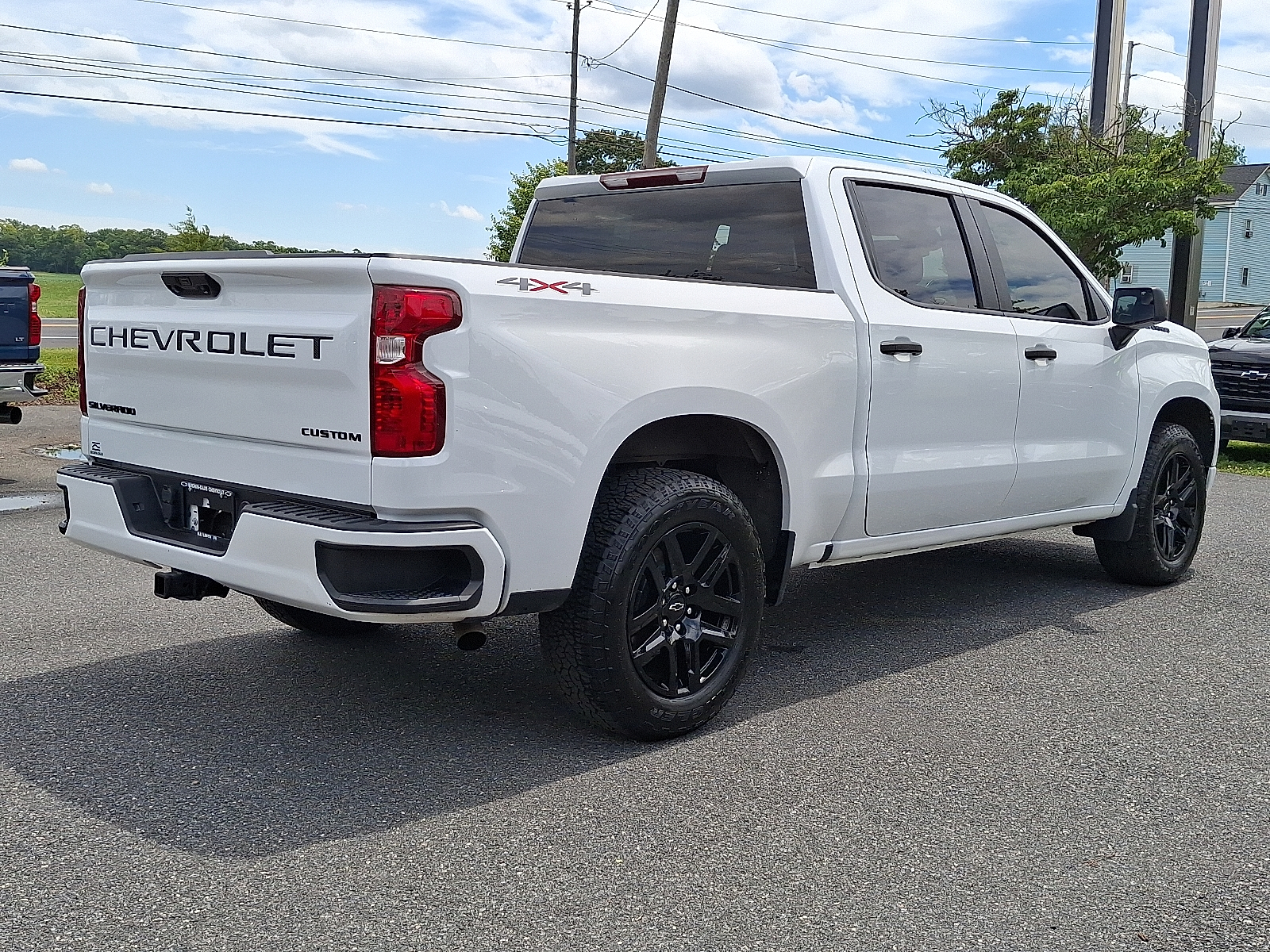 2022 Chevrolet Silverado 1500 4WD Crew Cab Short Bed Custom - Summit White - GAZ exterior view 6