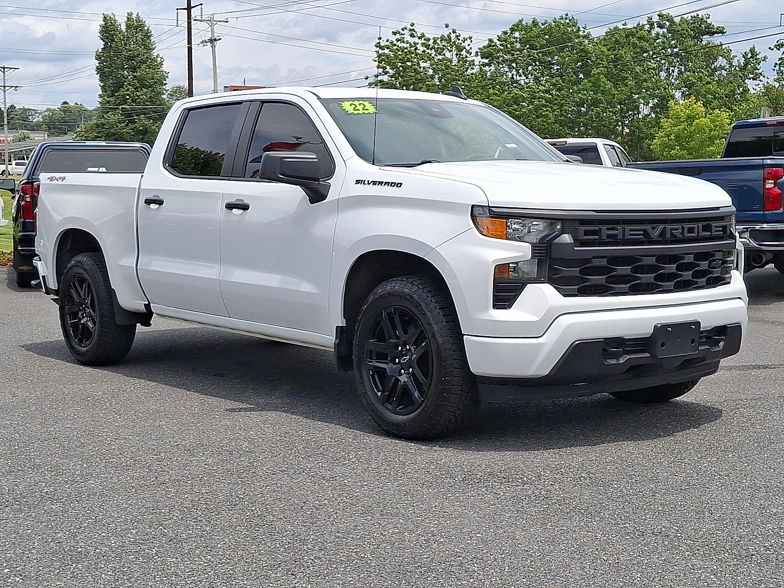 2022 Chevrolet Silverado 1500 4WD Crew Cab Short Bed Custom - Summit White - GAZ exterior view 3