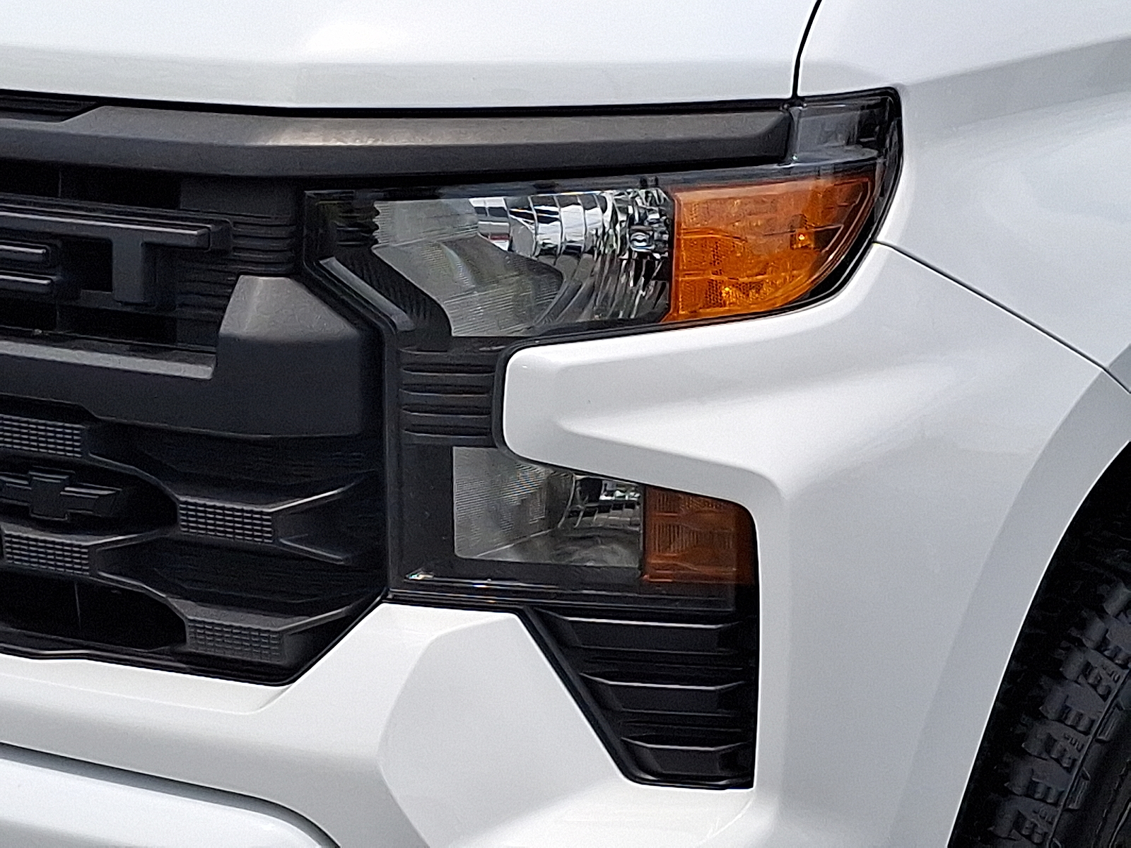 2022 Chevrolet Silverado 1500 4WD Crew Cab Short Bed Custom - Summit White - GAZ exterior view 10